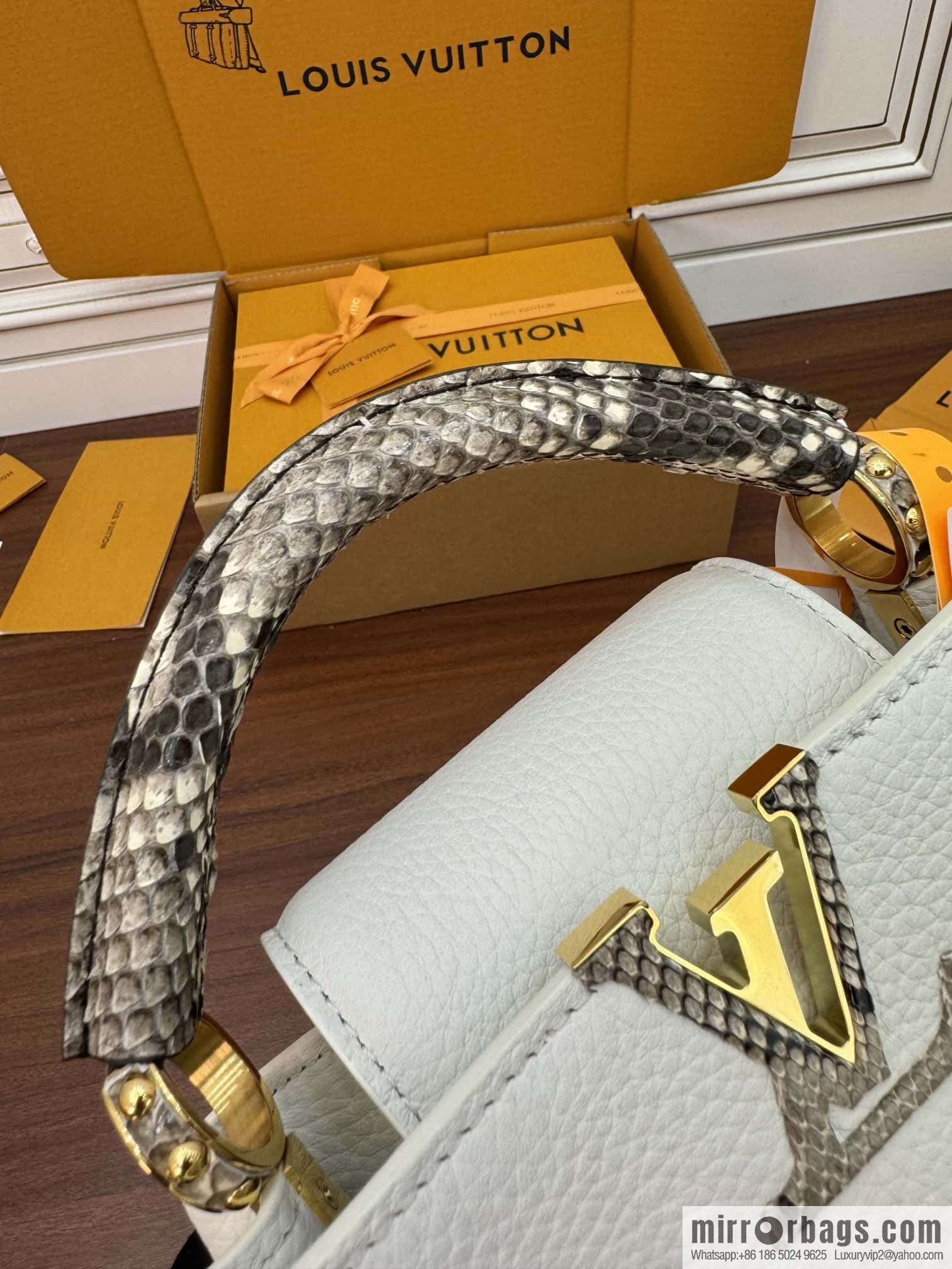 LV N98477 Capucines mini handbag