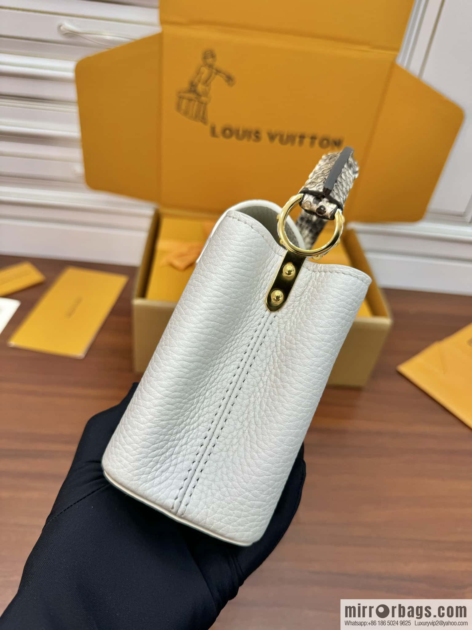 LV N98477 Capucines mini handbag