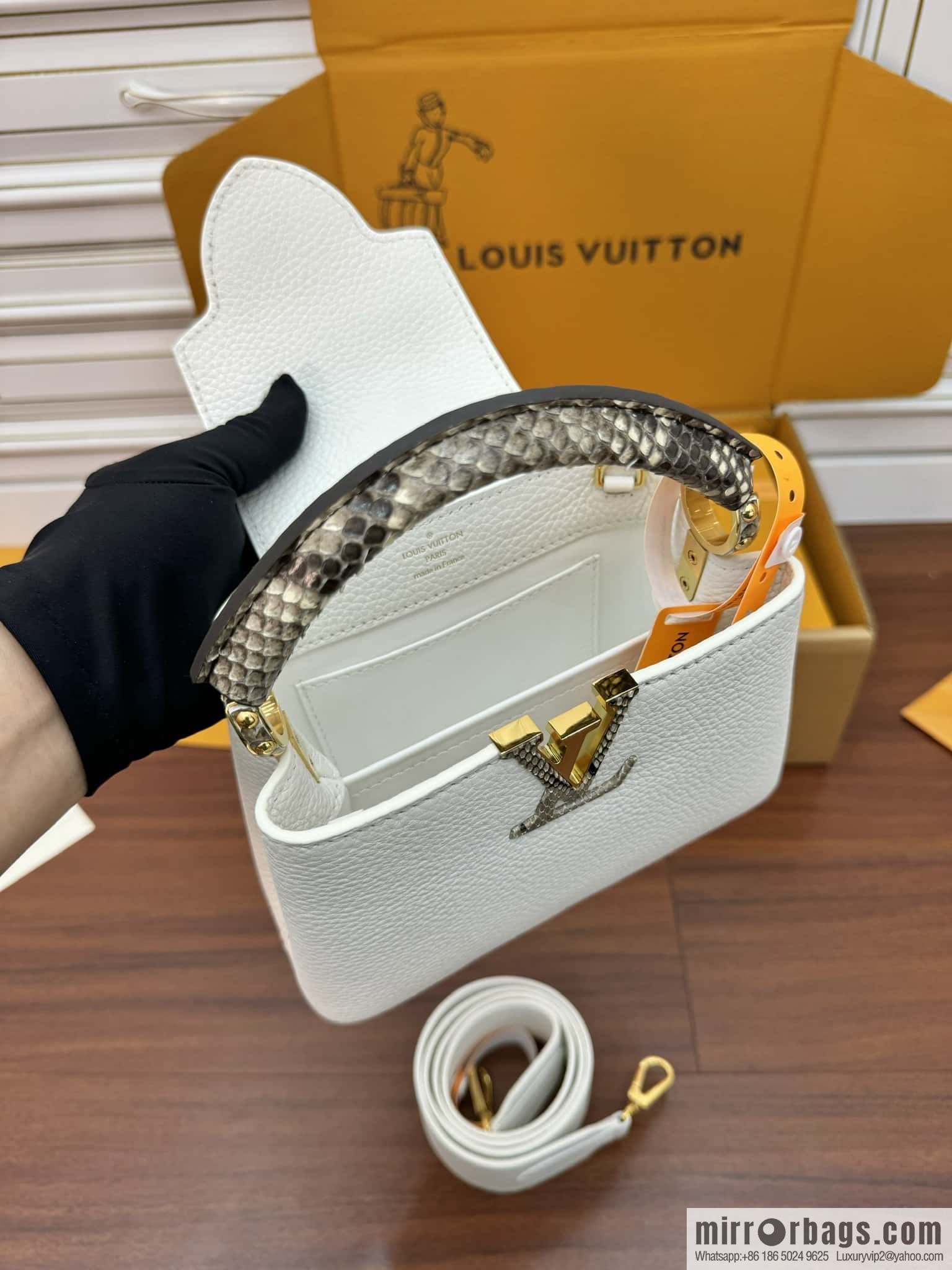 LV N98477 Capucines mini handbag