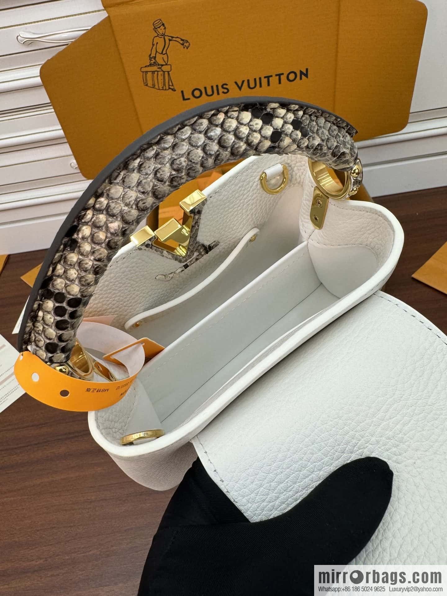 LV N98477 Capucines mini handbag