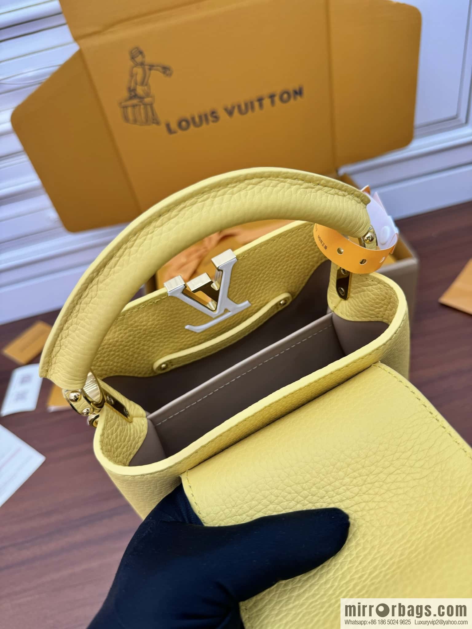 LV M21798 Capucines Mini Bag