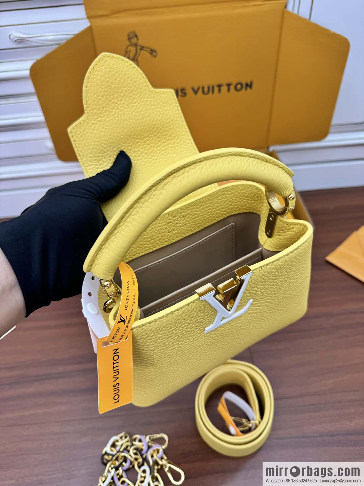 LV M21798 Capucines Mini Bag