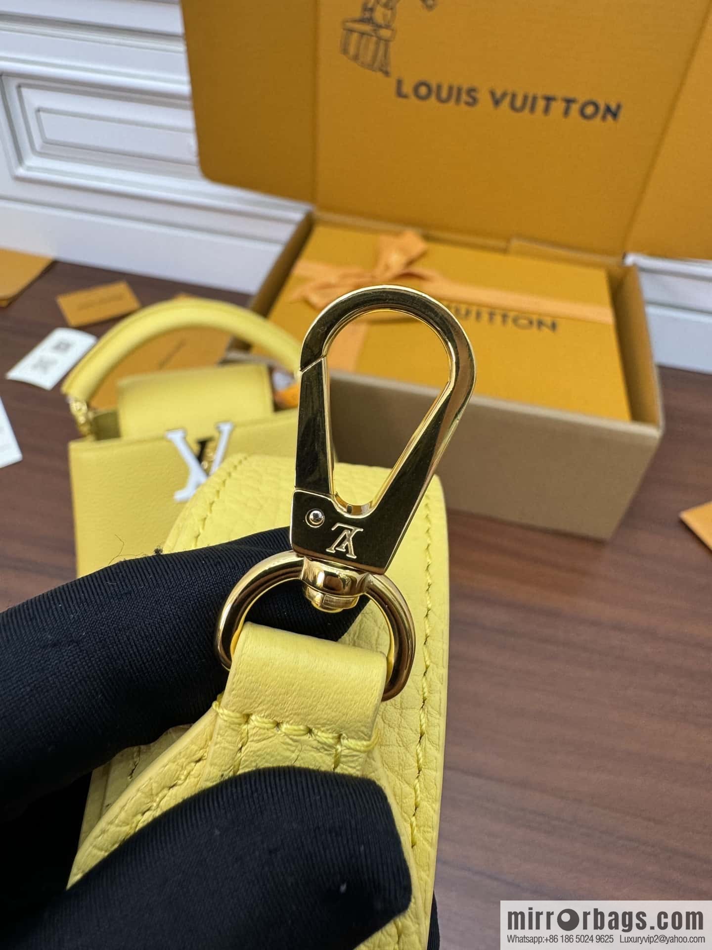 LV M21798 Capucines Mini Bag