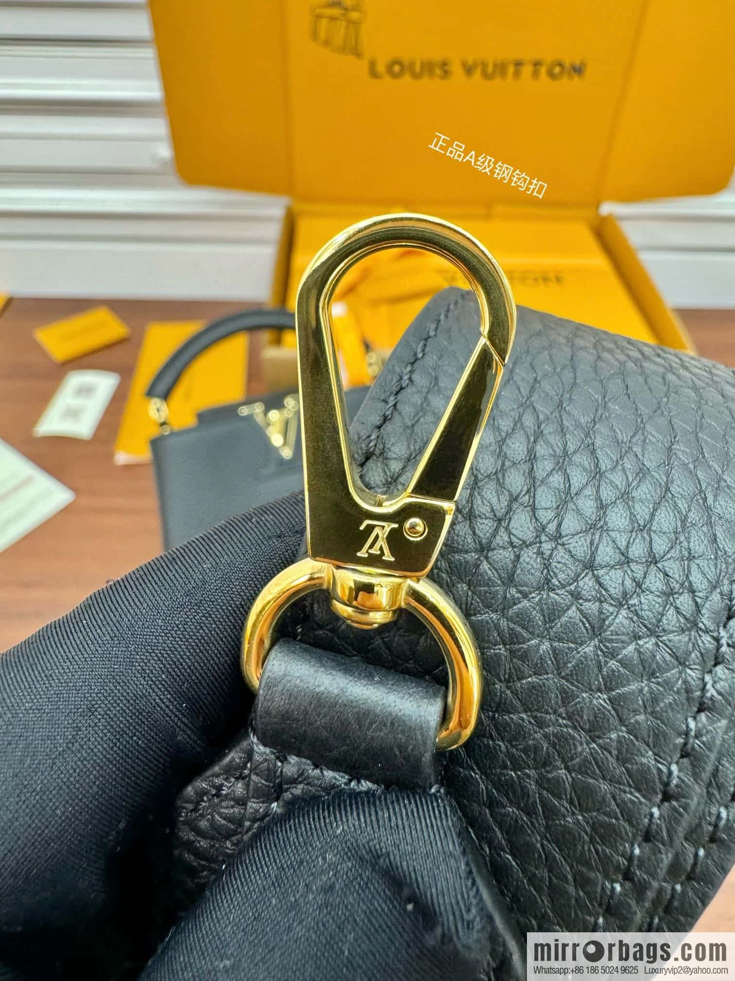 LV M56071 Capucines mini handbag