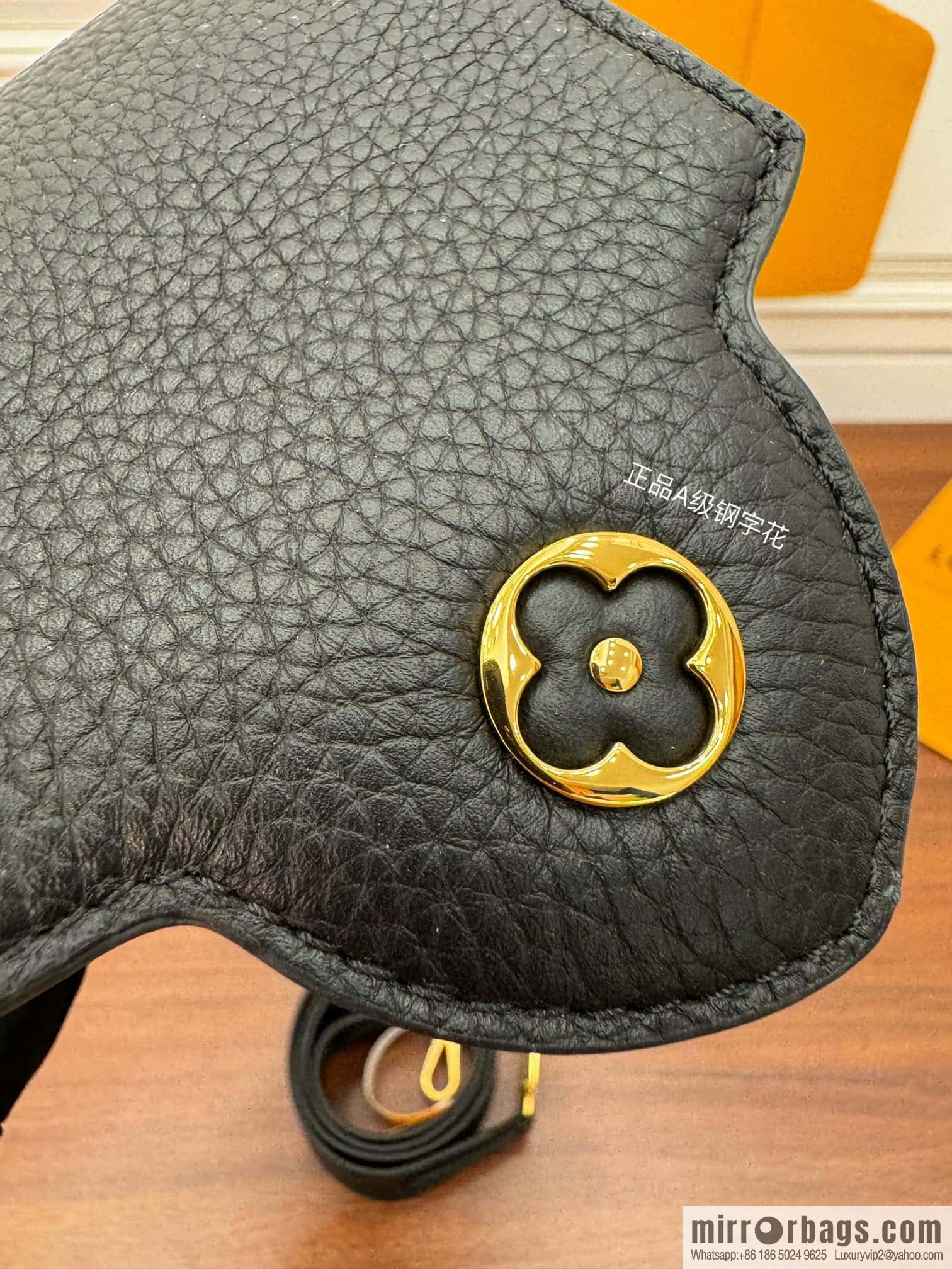 LV M56071 Capucines mini handbag