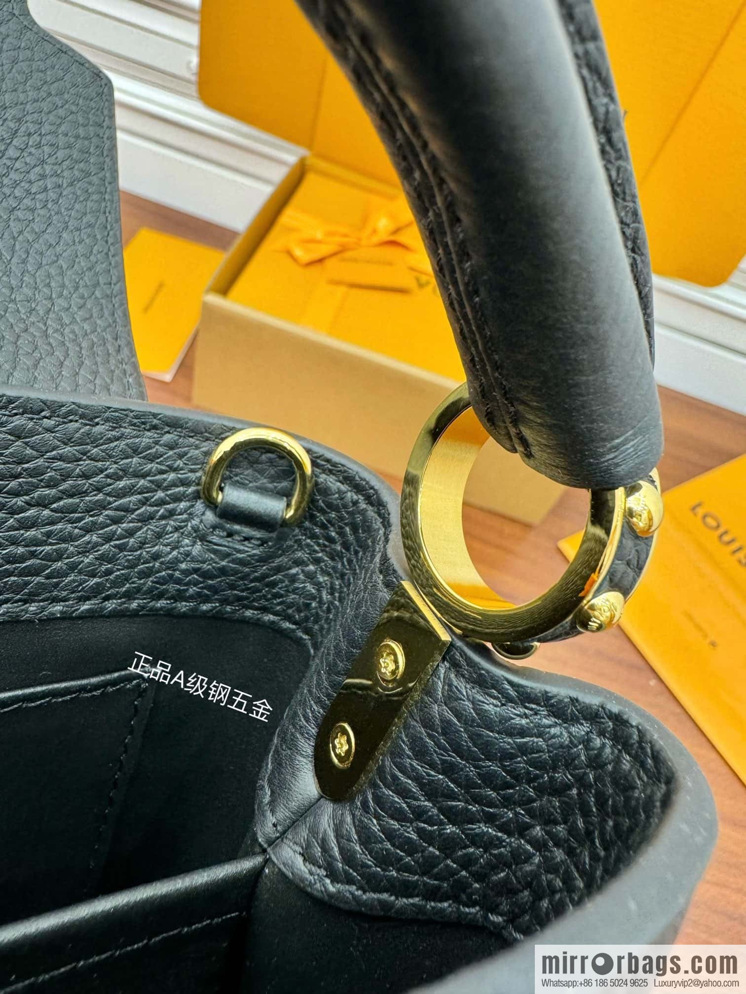 LV M56071 Capucines mini handbag