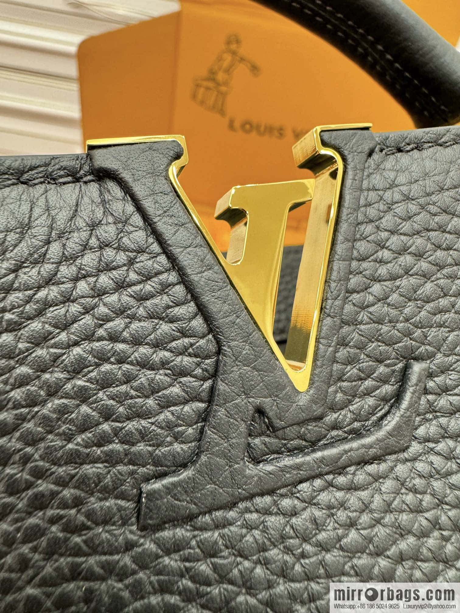 LV M56071 Capucines mini handbag