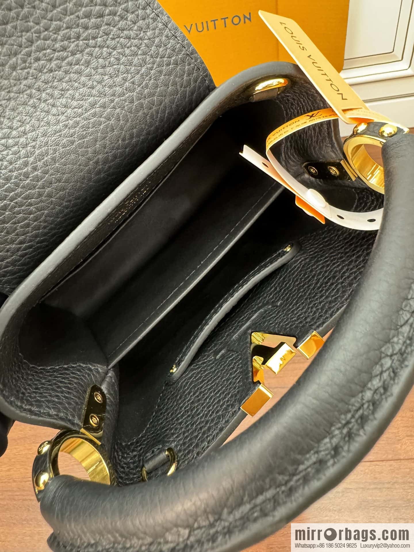 LV M56071 Capucines mini handbag