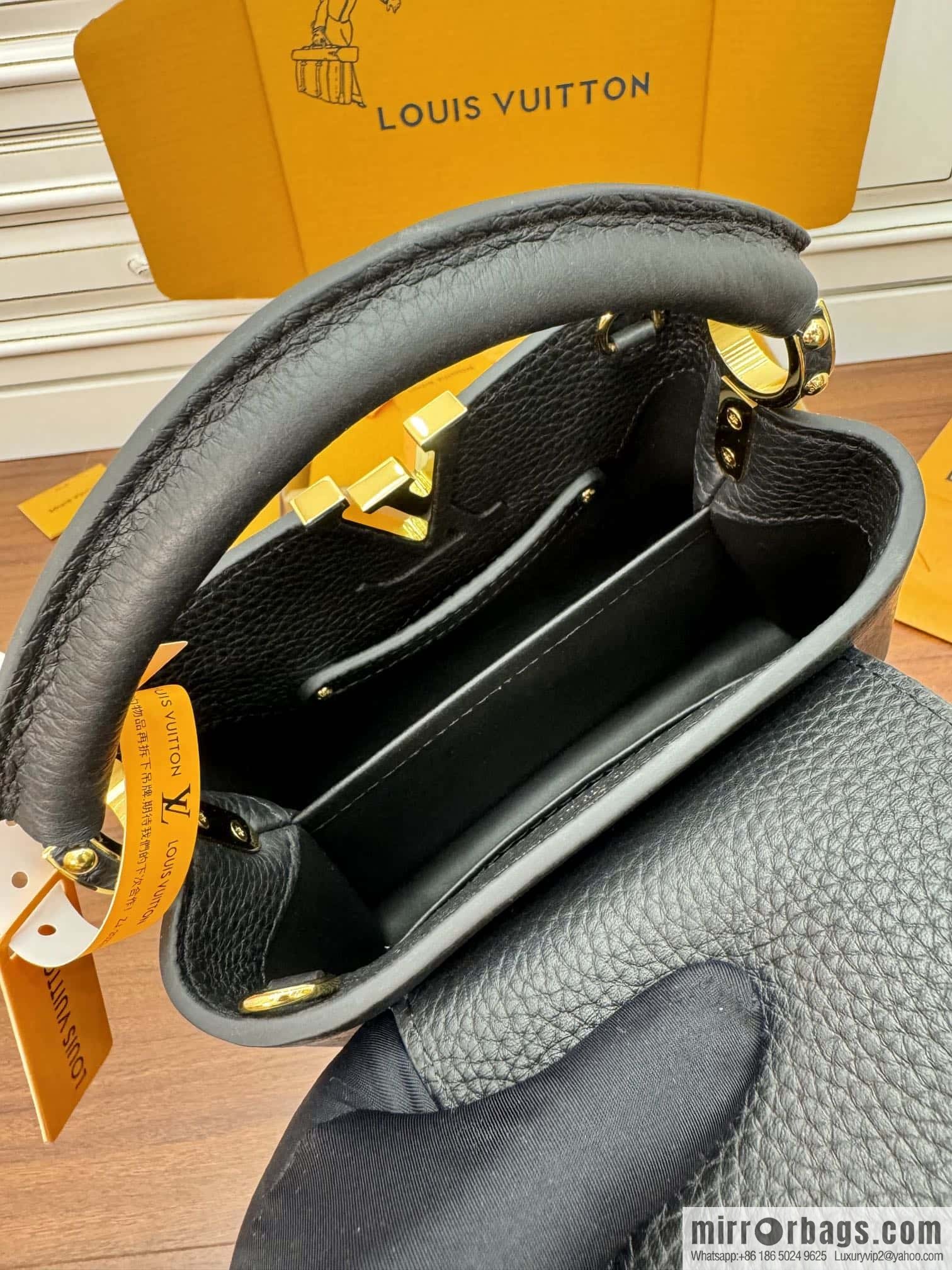LV M56071 Capucines mini handbag