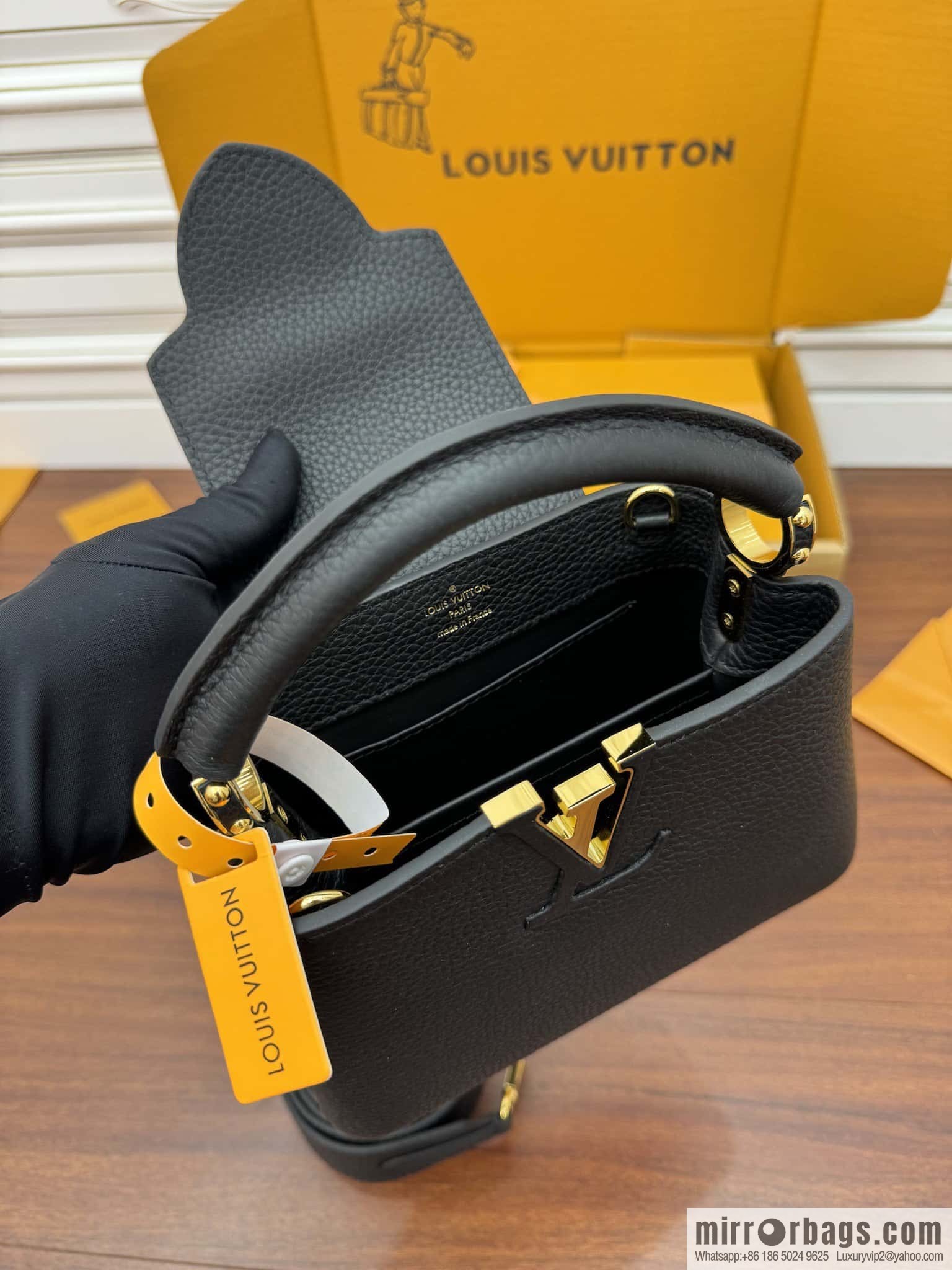 LV M56071 Capucines mini handbag