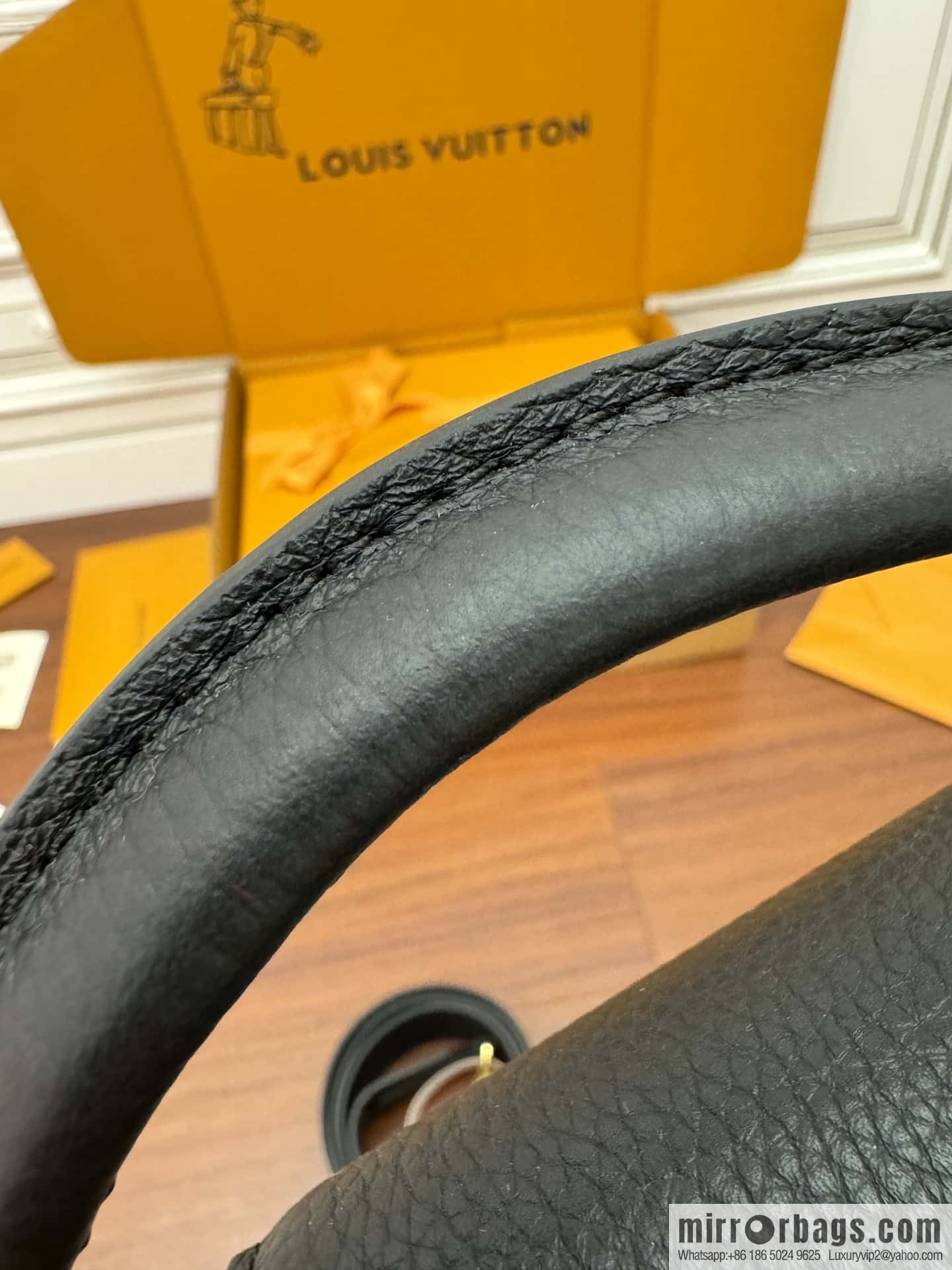 LV M56071 Capucines mini handbag