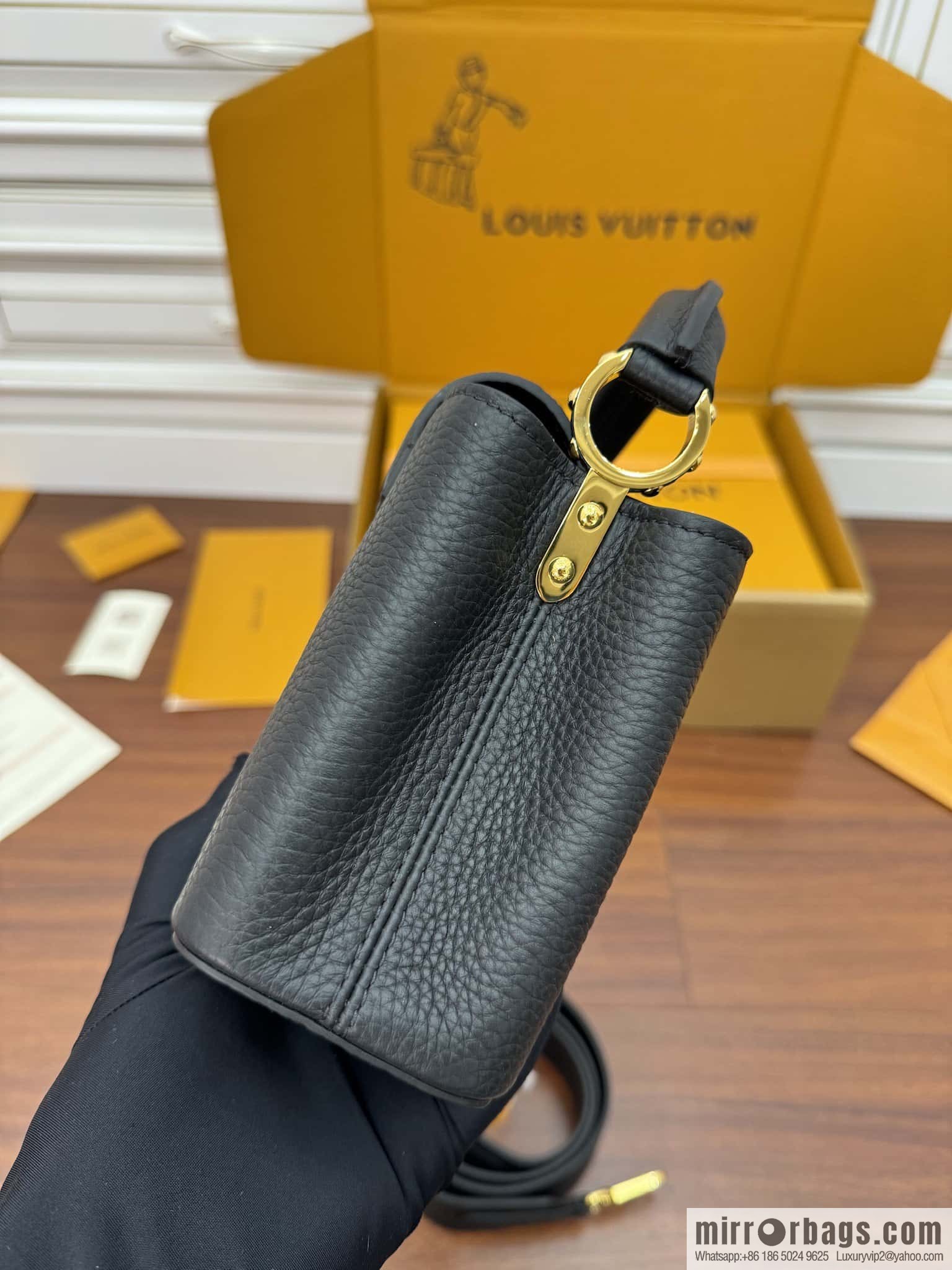 LV M56071 Capucines mini handbag