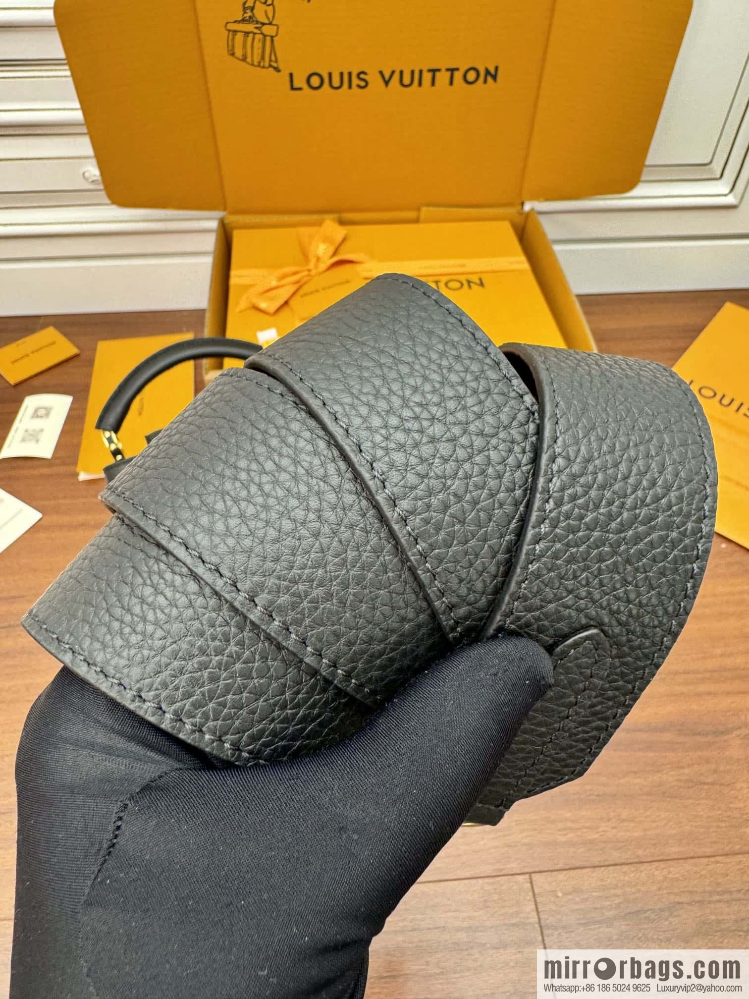 LV M56071 Capucines mini handbag