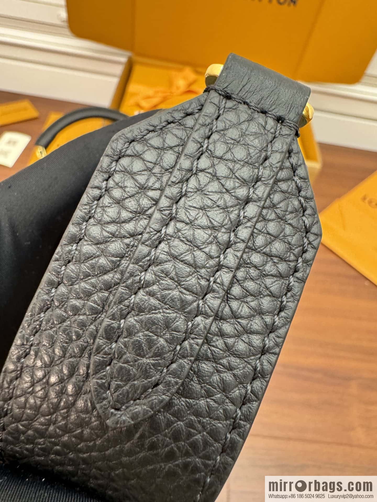 LV M56071 Capucines mini handbag