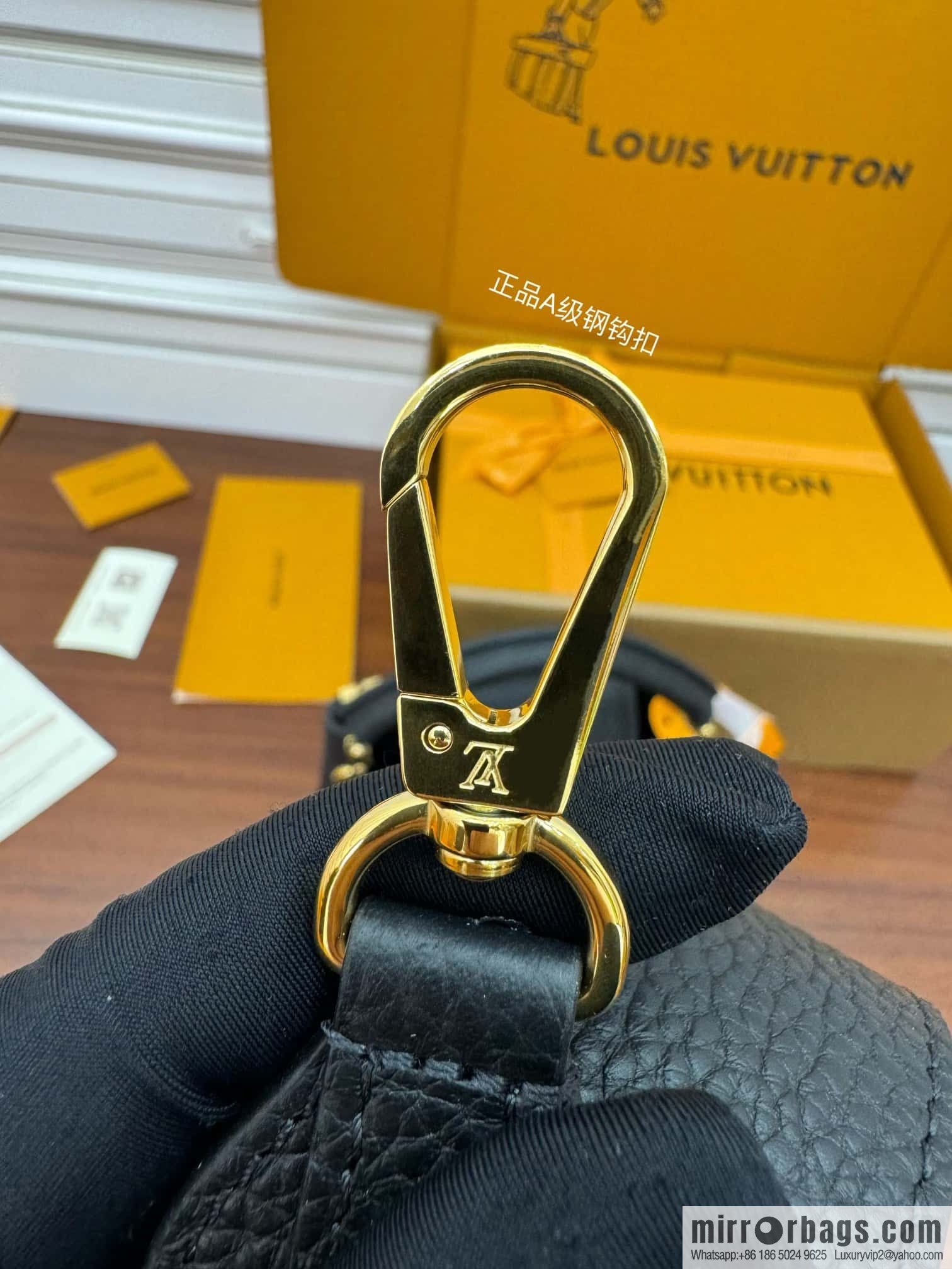 LV M56669 Capucines mini handbag