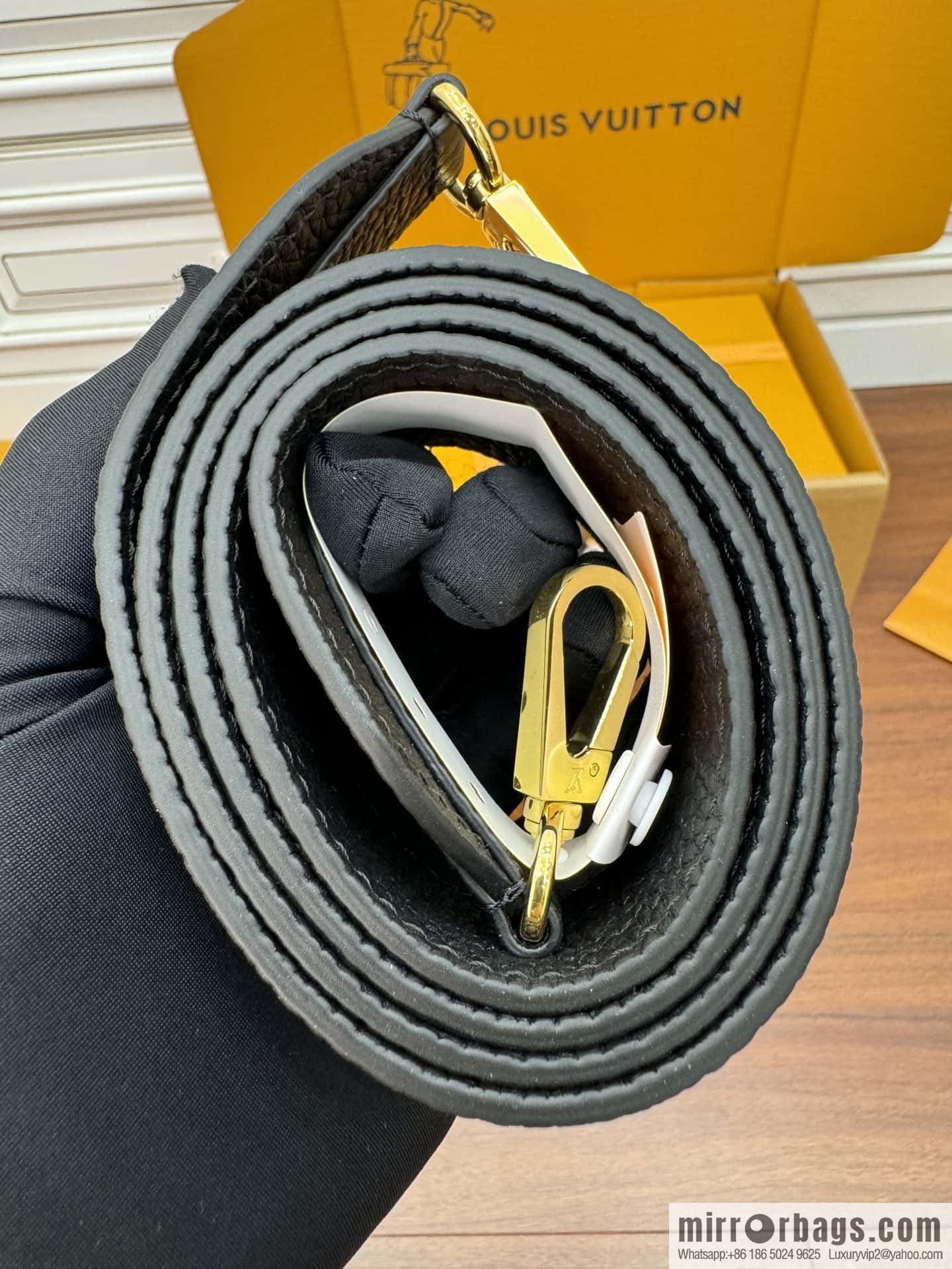 LV M56669 Capucines mini handbag