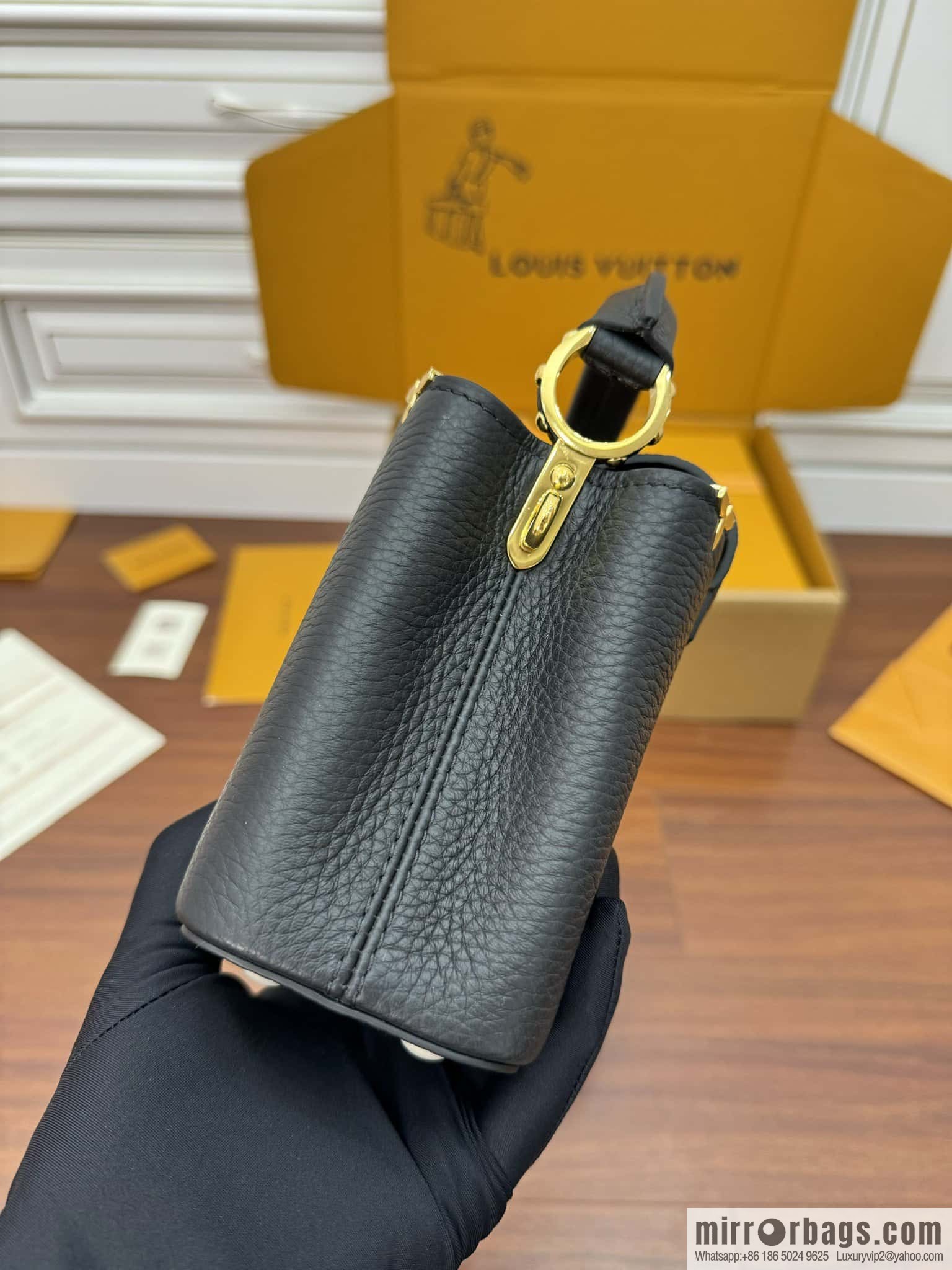 LV M56669 Capucines mini handbag