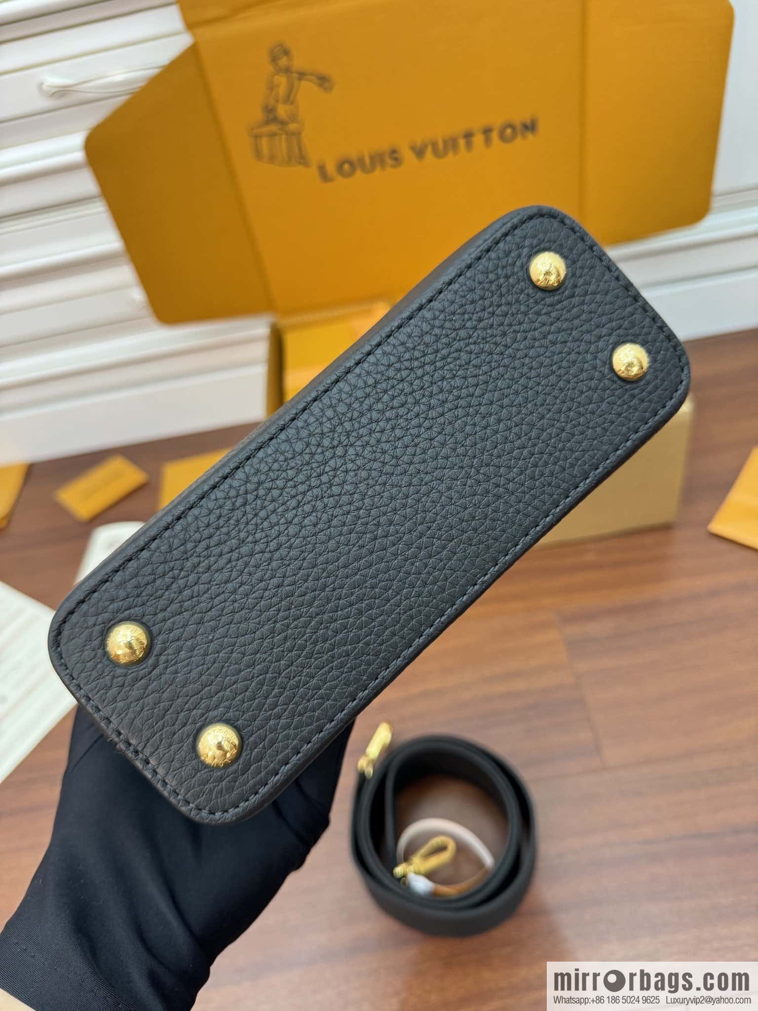 LV M56669 Capucines mini handbag
