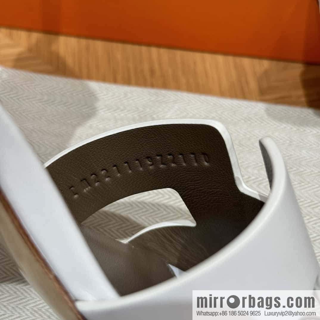 Hermès 189 strap-on sandals/Encens 50 white/01Blanc