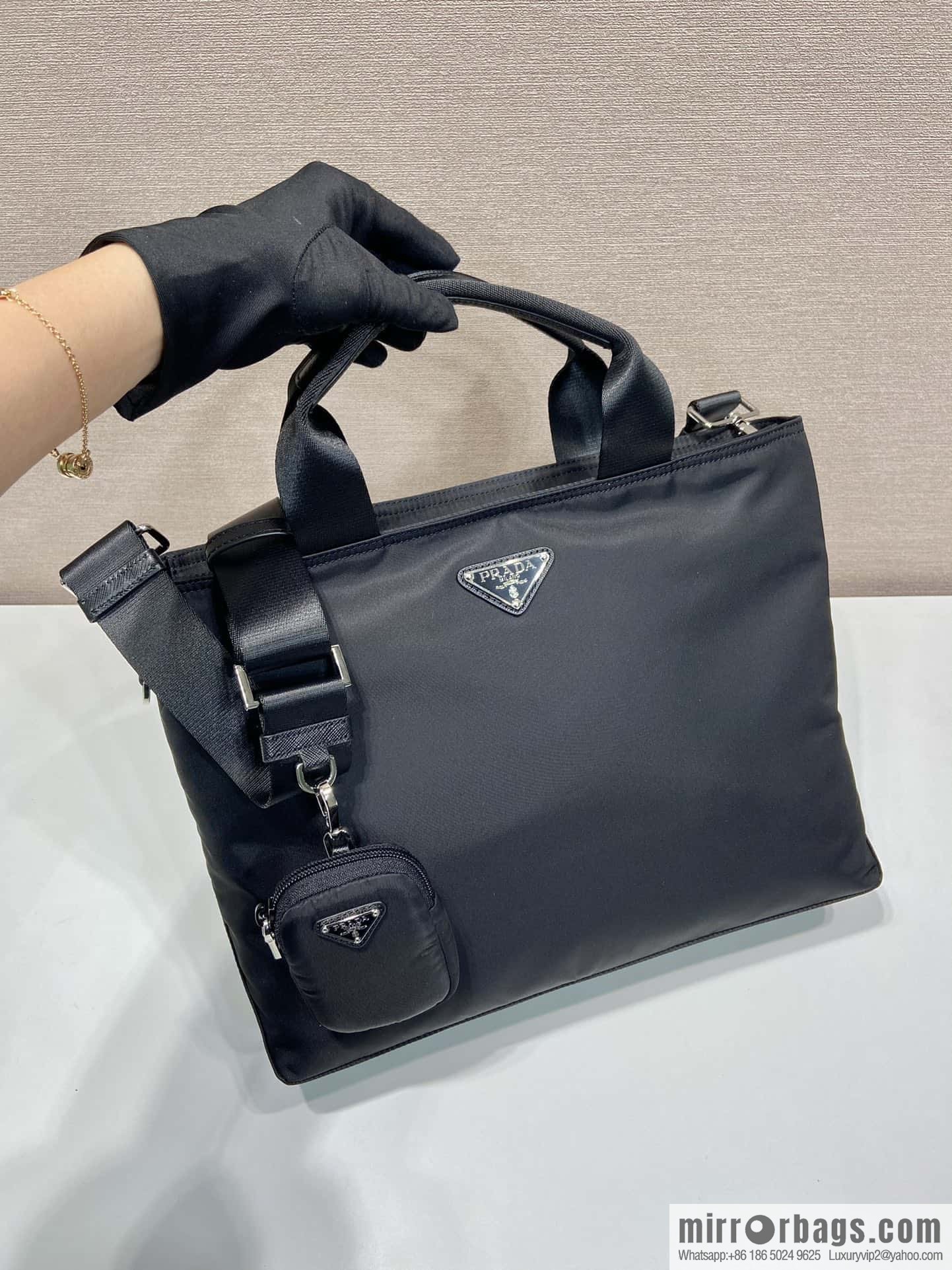 PRADA 🎉 upgrade/neutral briefcase 🎉 1BG876A