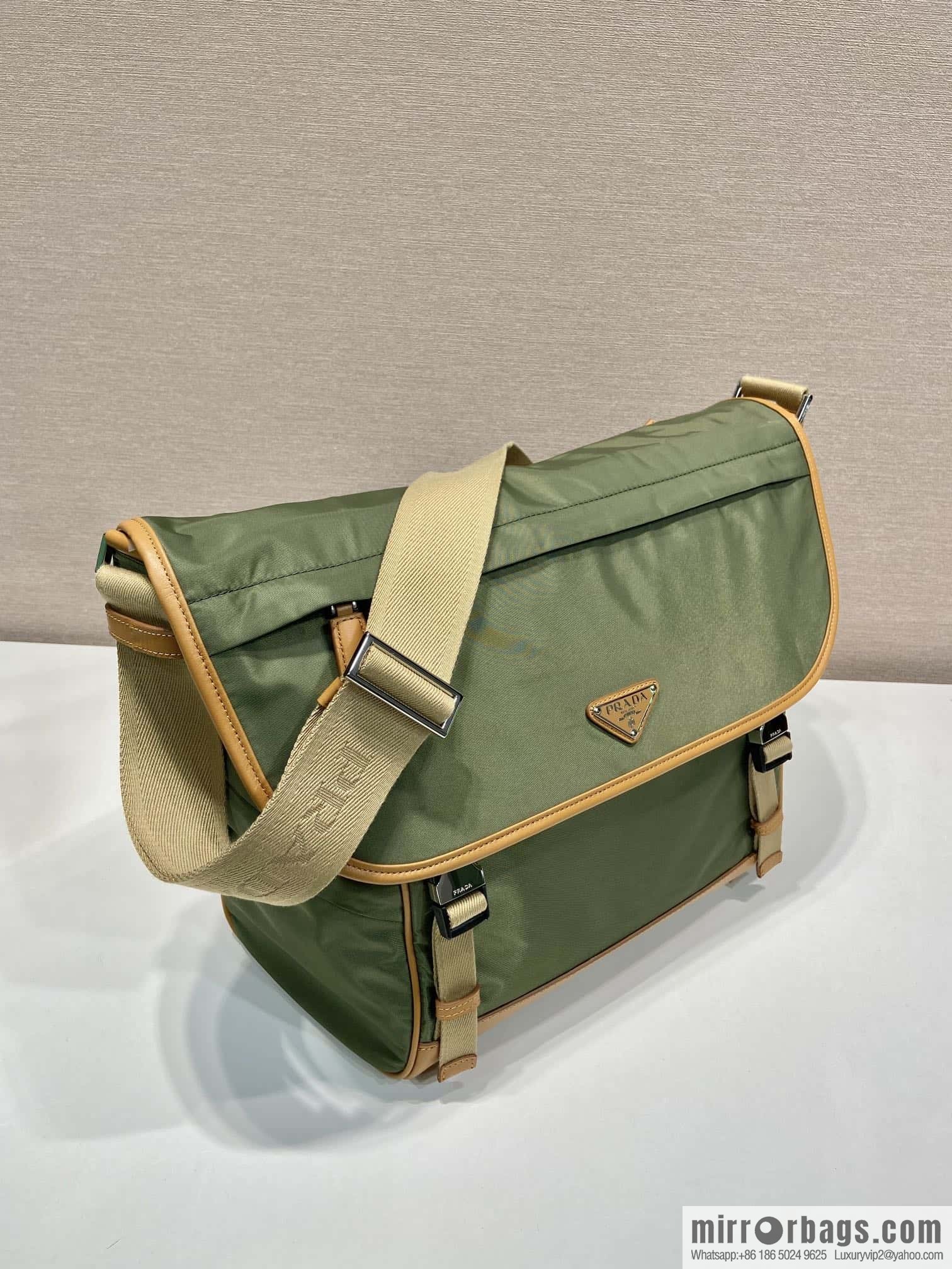 PRADA 🎉 new messenger bag 🎉🎉 2VD052A large new color