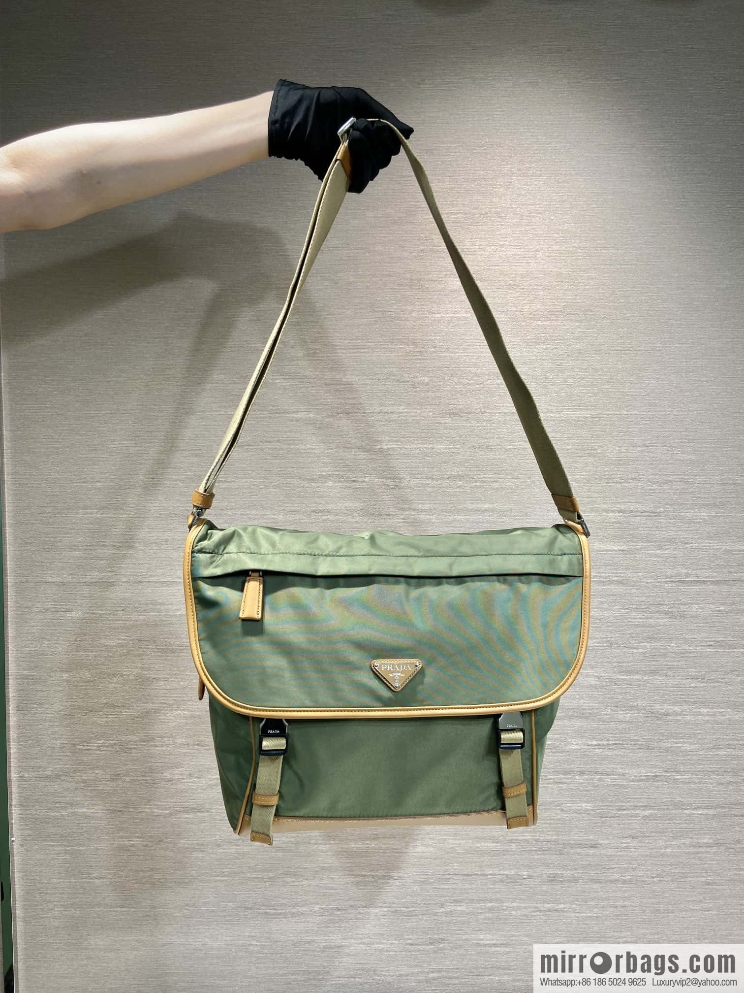 PRADA 🎉 new messenger bag 🎉🎉 2VD052A large new color