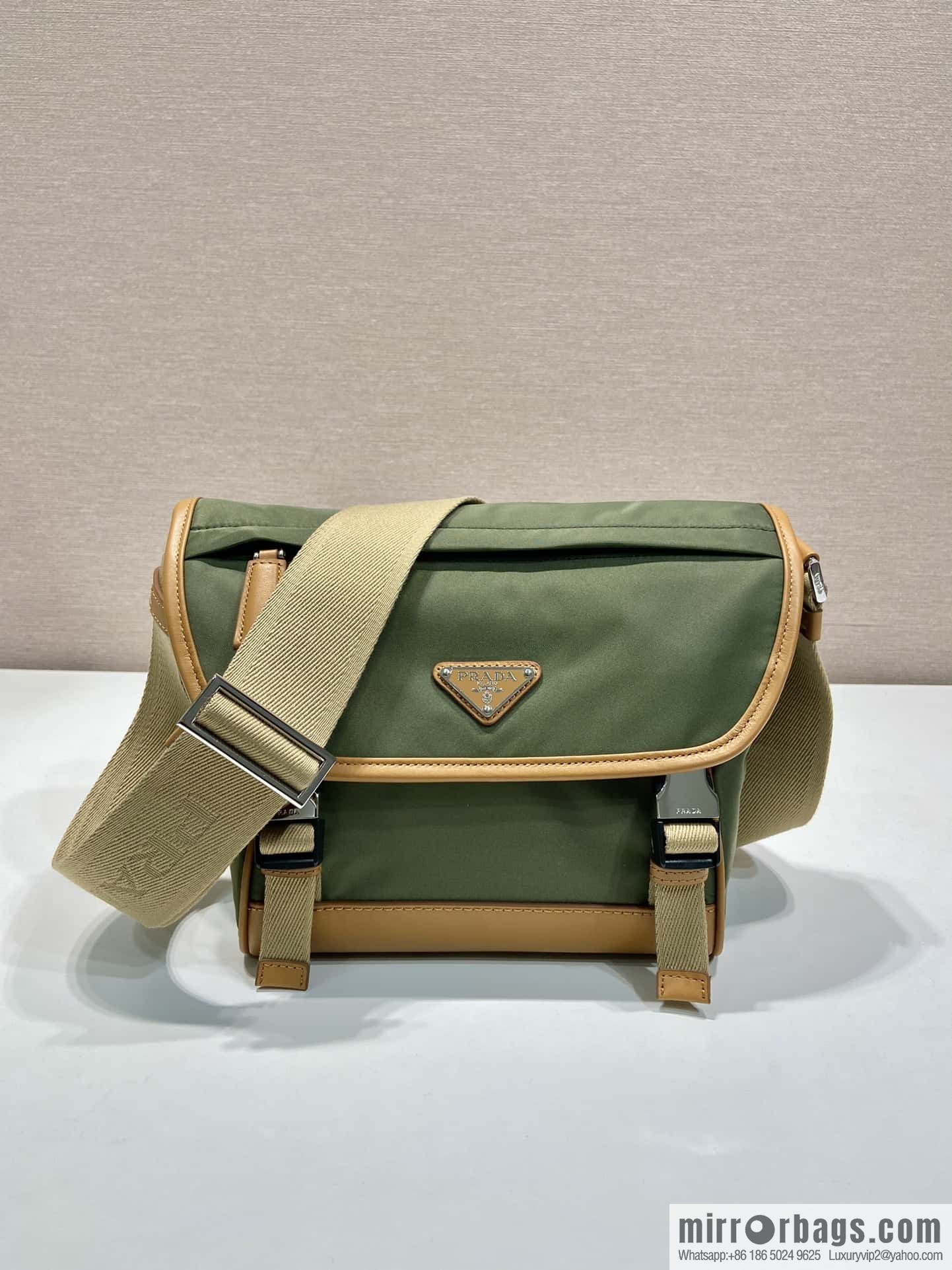 PRADA 🎉 new messenger bag 🎉🎉 2VD066S