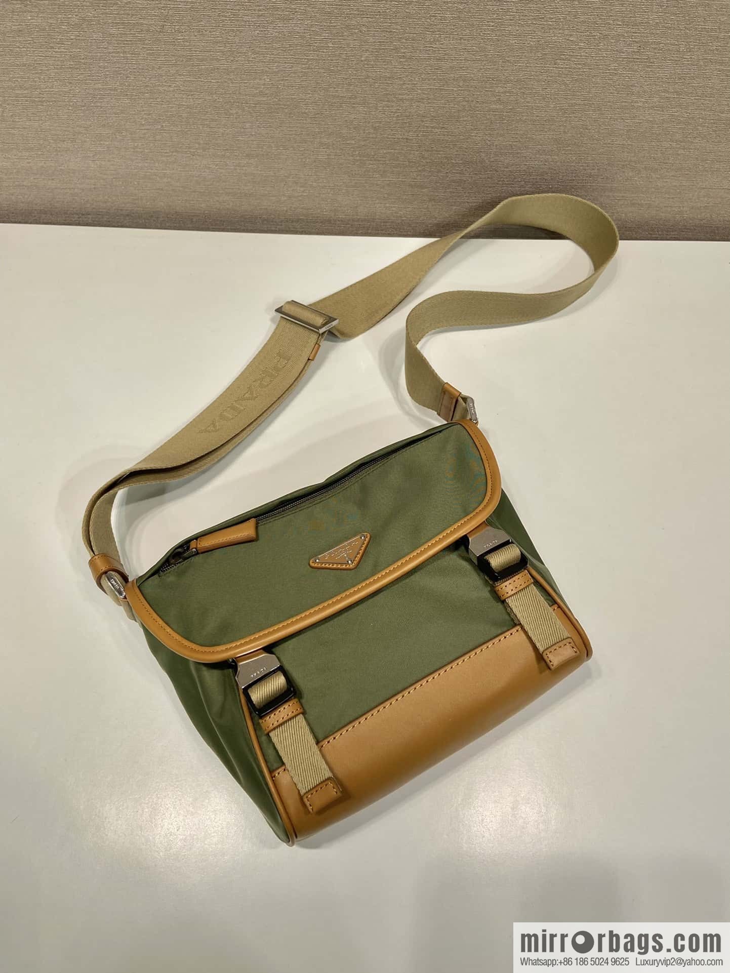 PRADA 🎉 new messenger bag 🎉🎉 2VD066S