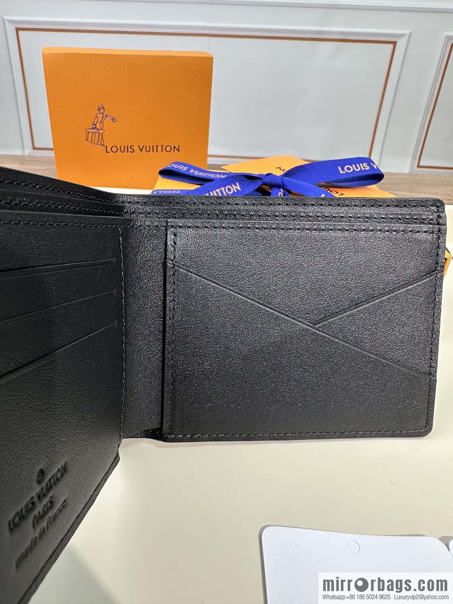 LV M82072 Premium