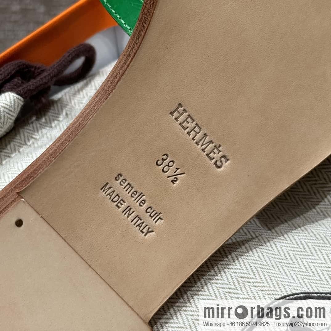 Hermès 181 Oran sandals alligator/crocodile 🐊 1K/Bambou/bamboo green