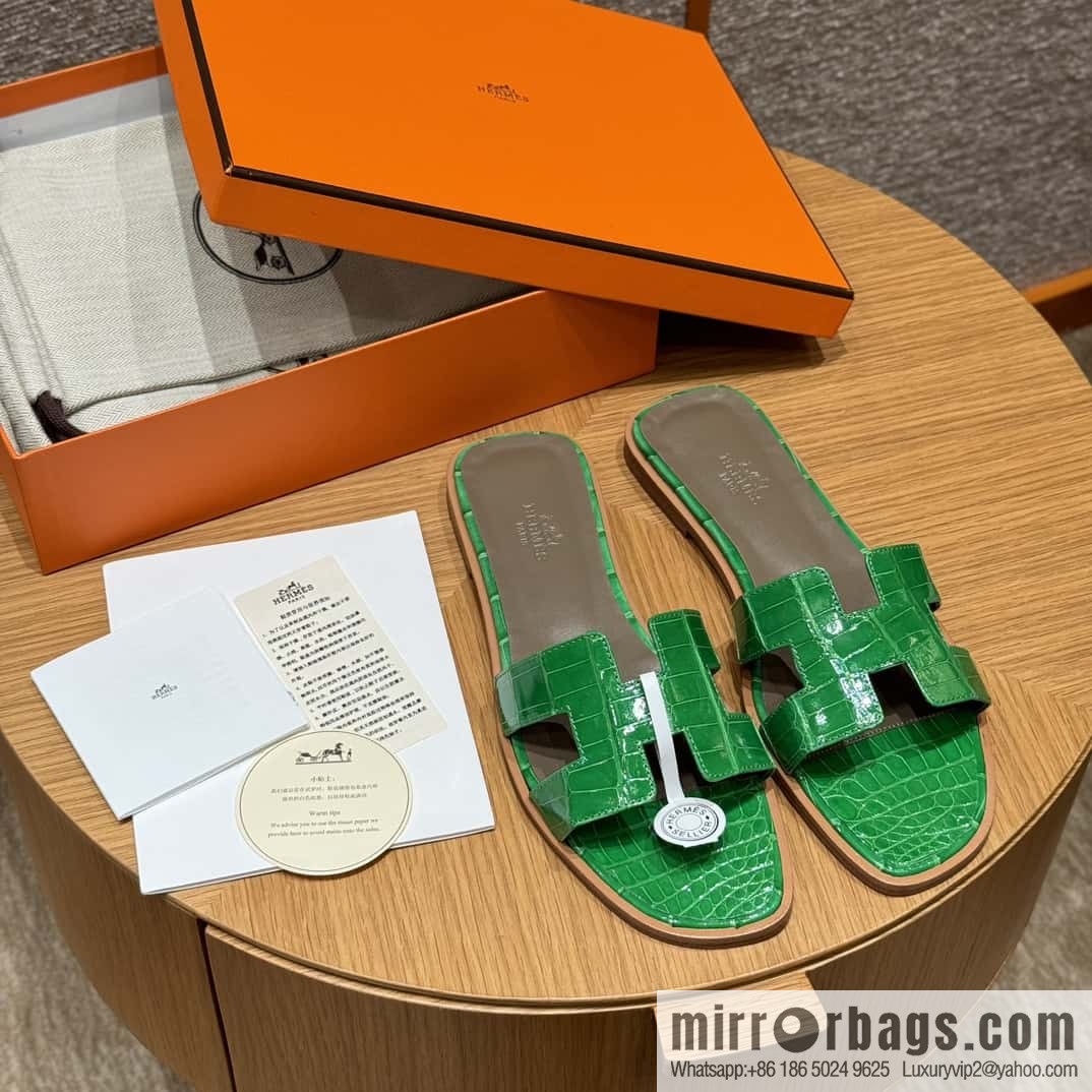 Hermès 181 Oran sandals alligator/crocodile 🐊 1K/Bambou/bamboo green