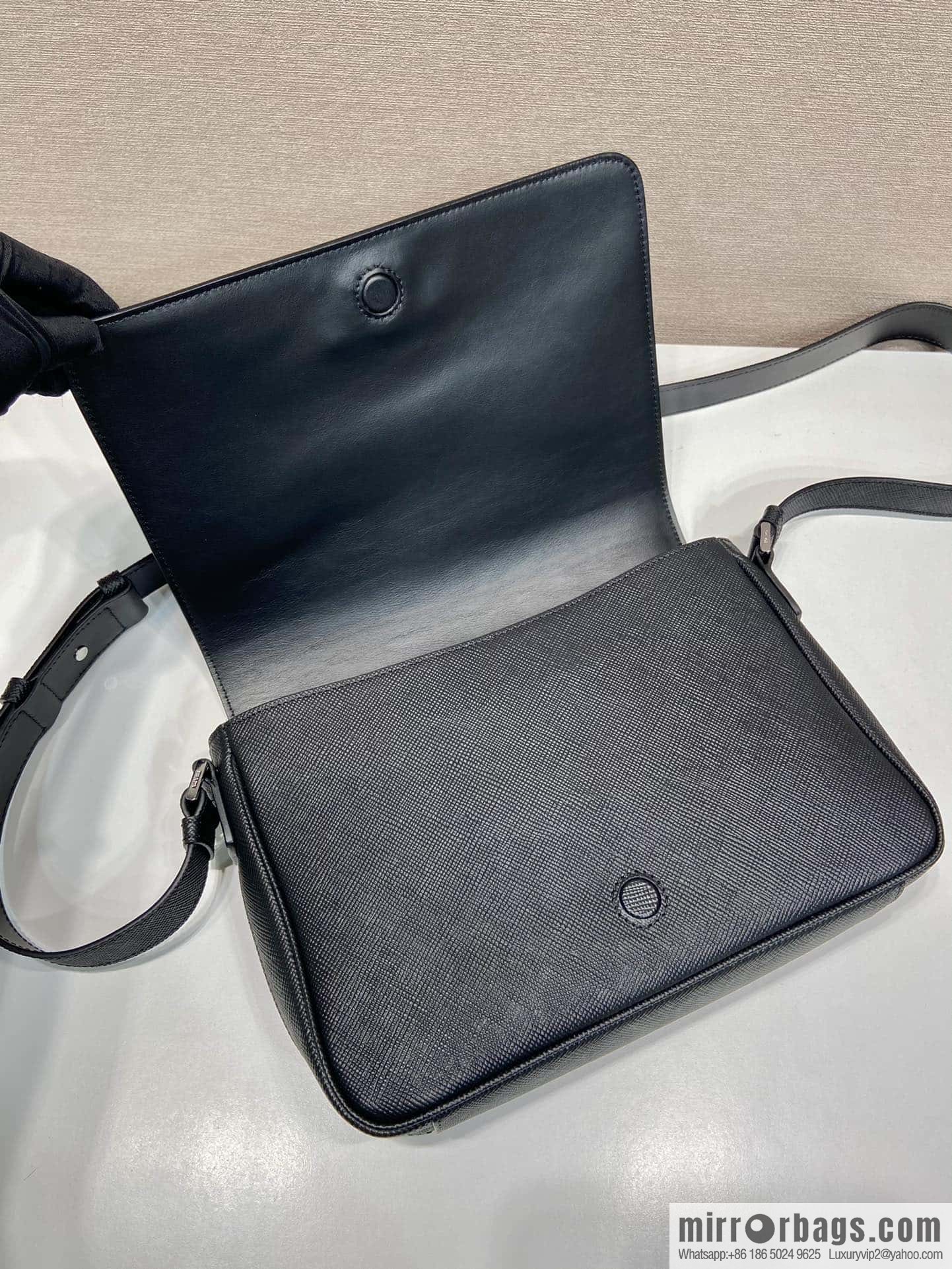 PRADA 🎉 new messenger bag 🎉 2VD049 large