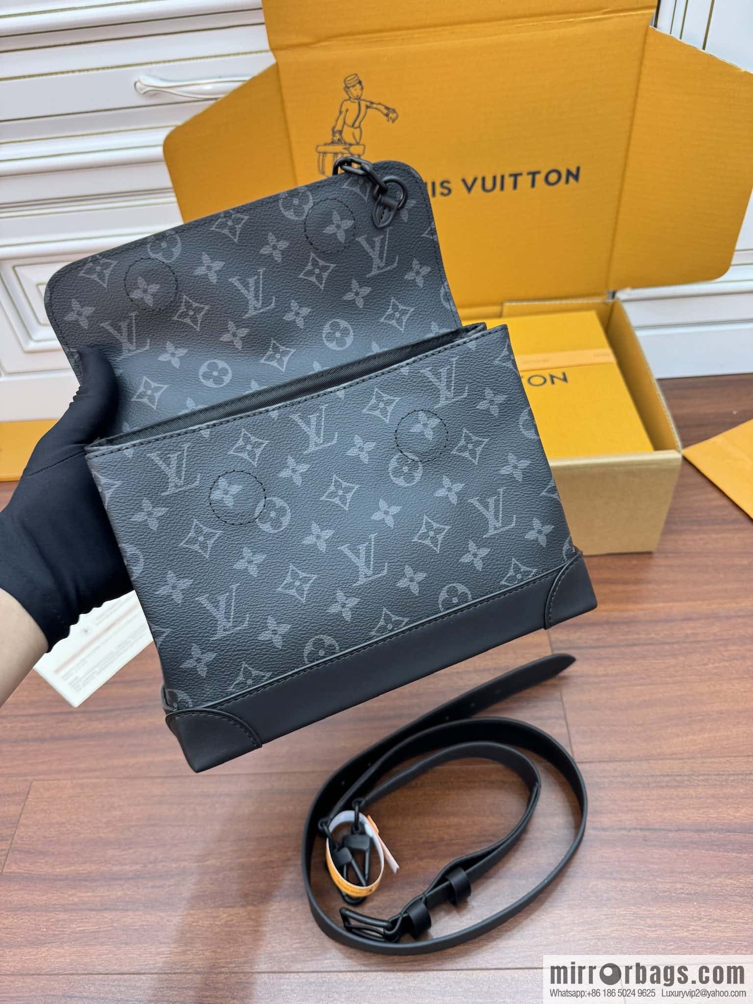 LV M46953 STEAMER small handbag