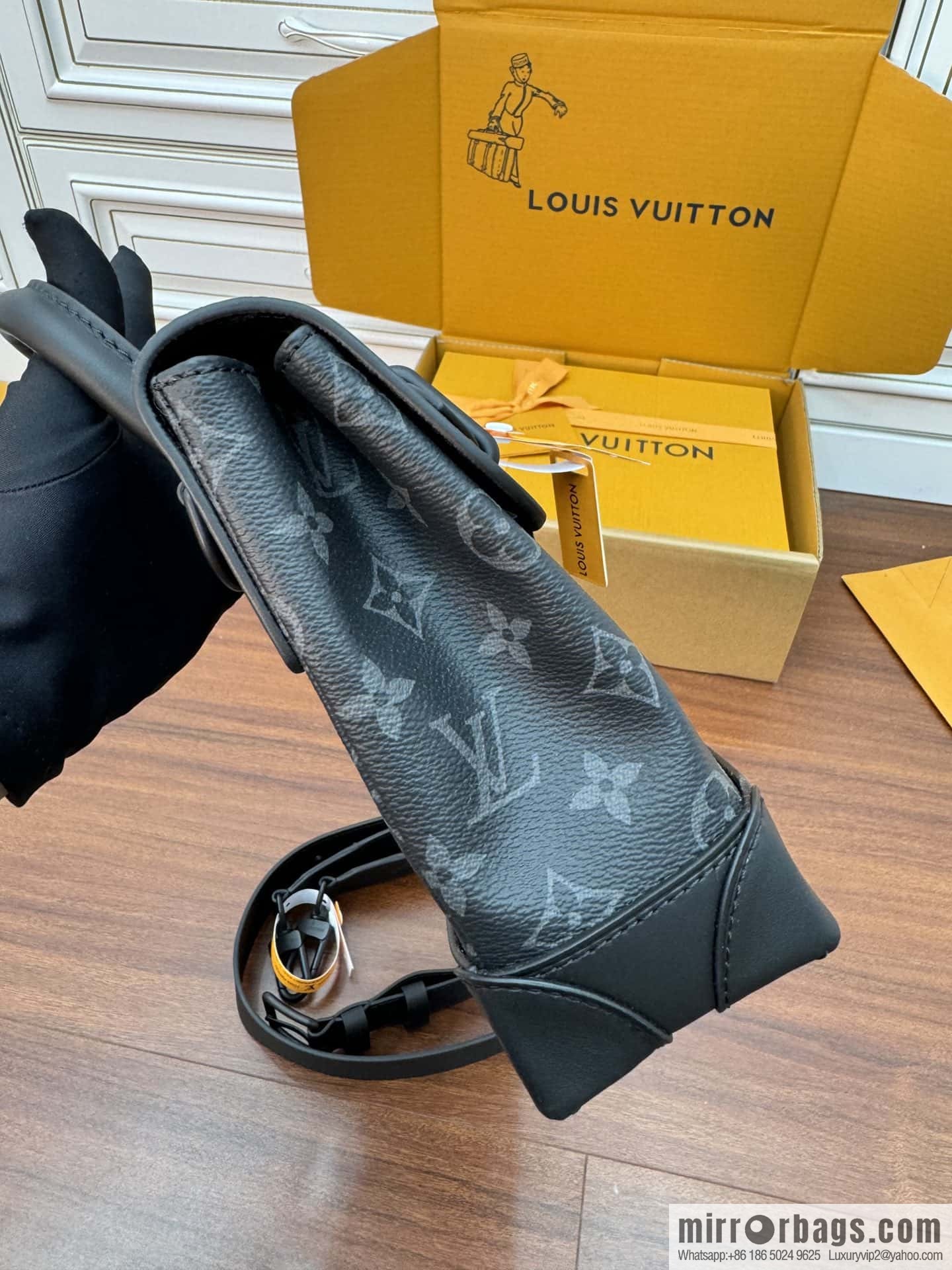 LV M46953 STEAMER small handbag