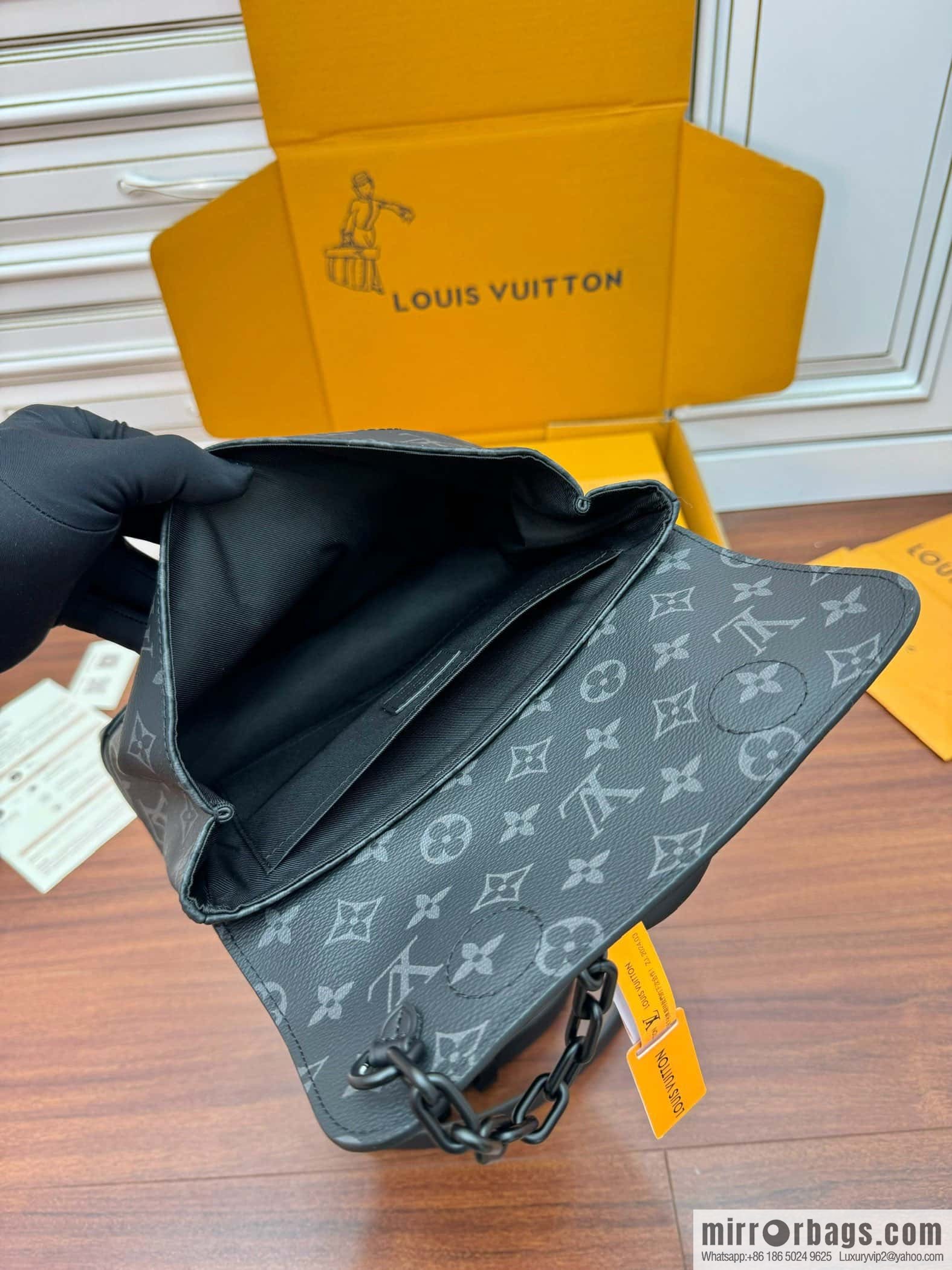 LV M46953 STEAMER small handbag