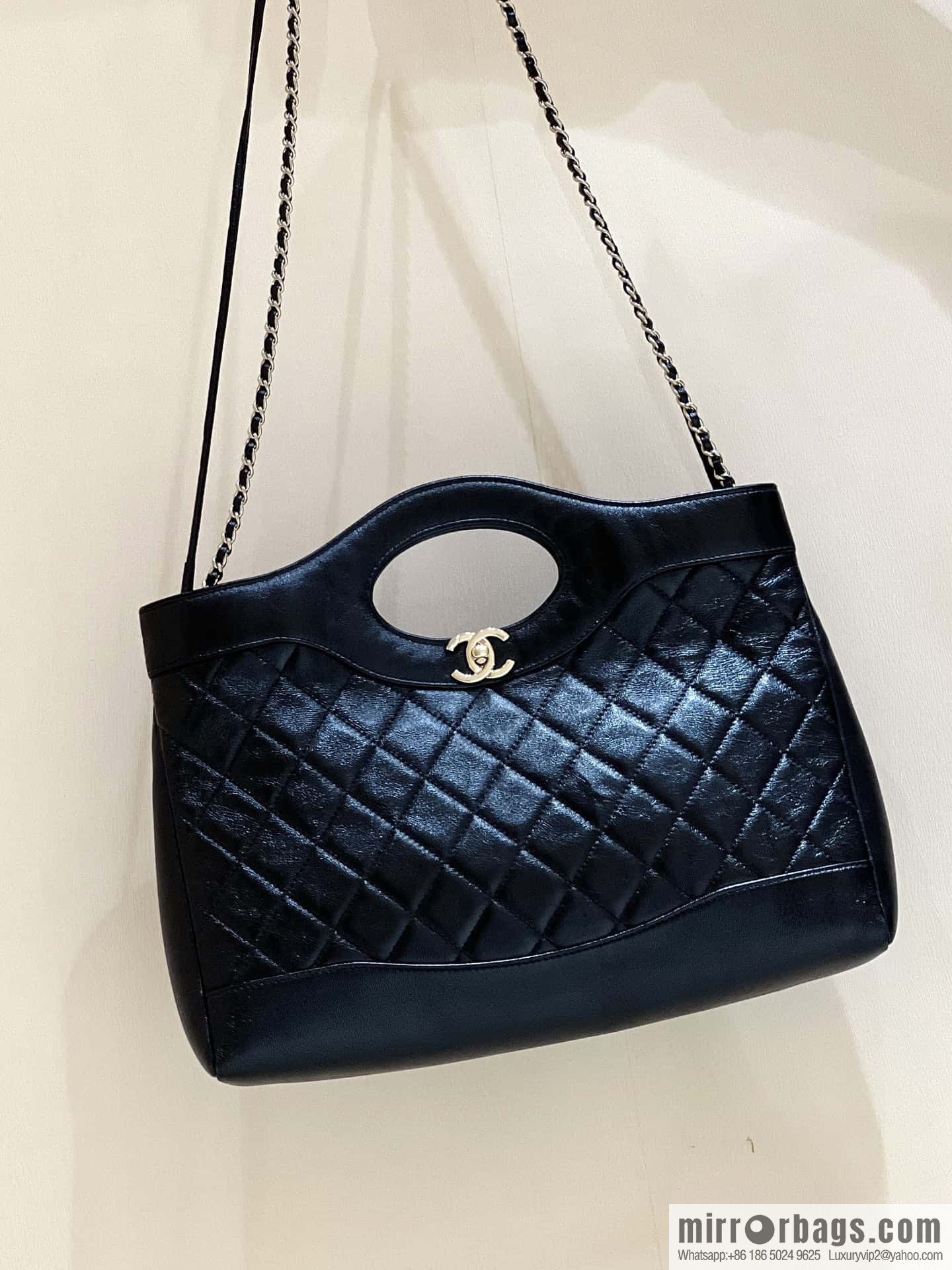 CHANEL 24S horizontal 31bag oil wax sheepskin AS4854 black