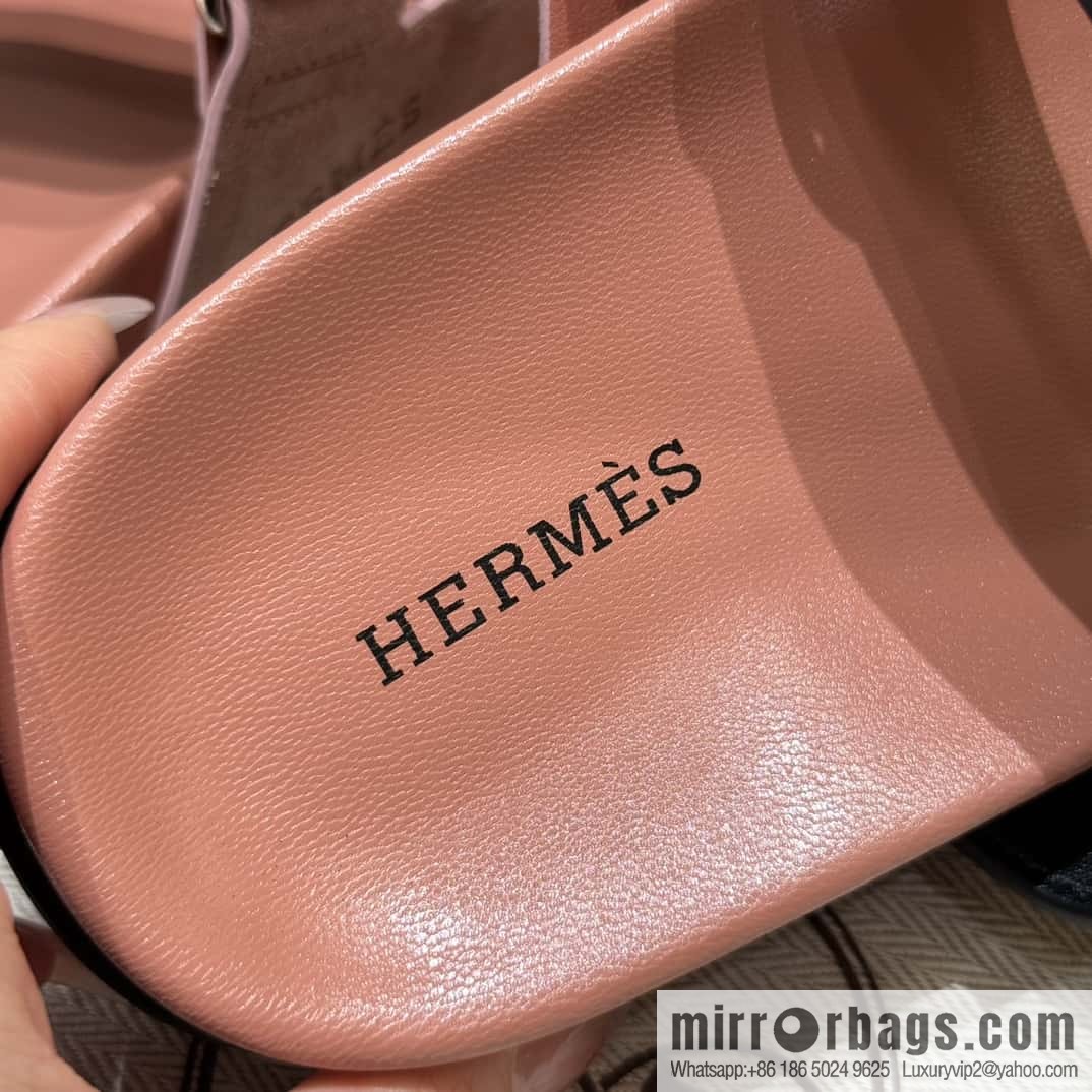 Hermès 225 CHYPRE SANDAL uncle shoes, Naked powder and black