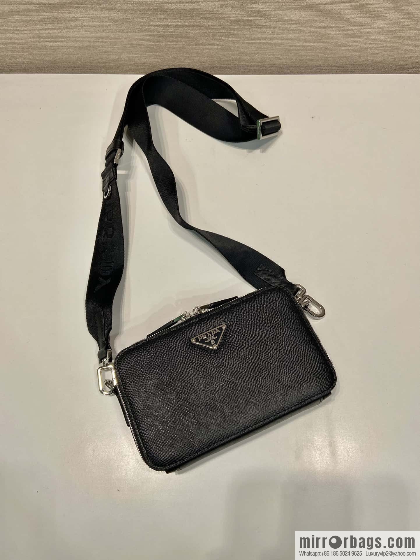 PRADA 🎉 new mailman bag 🎉 2VH173 cross pattern