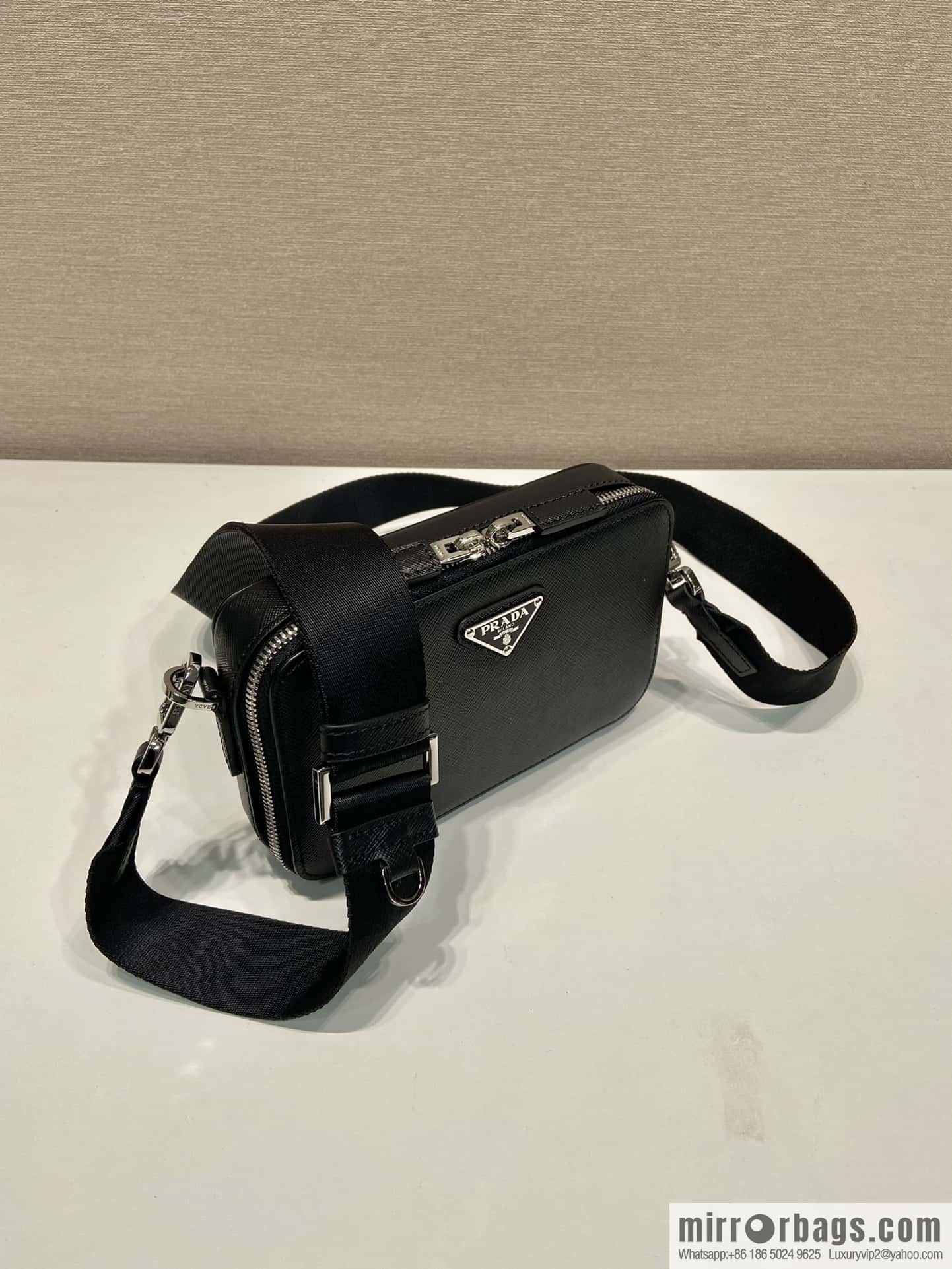 PRADA 🎉 new mailman bag 🎉 2VH173 cross pattern