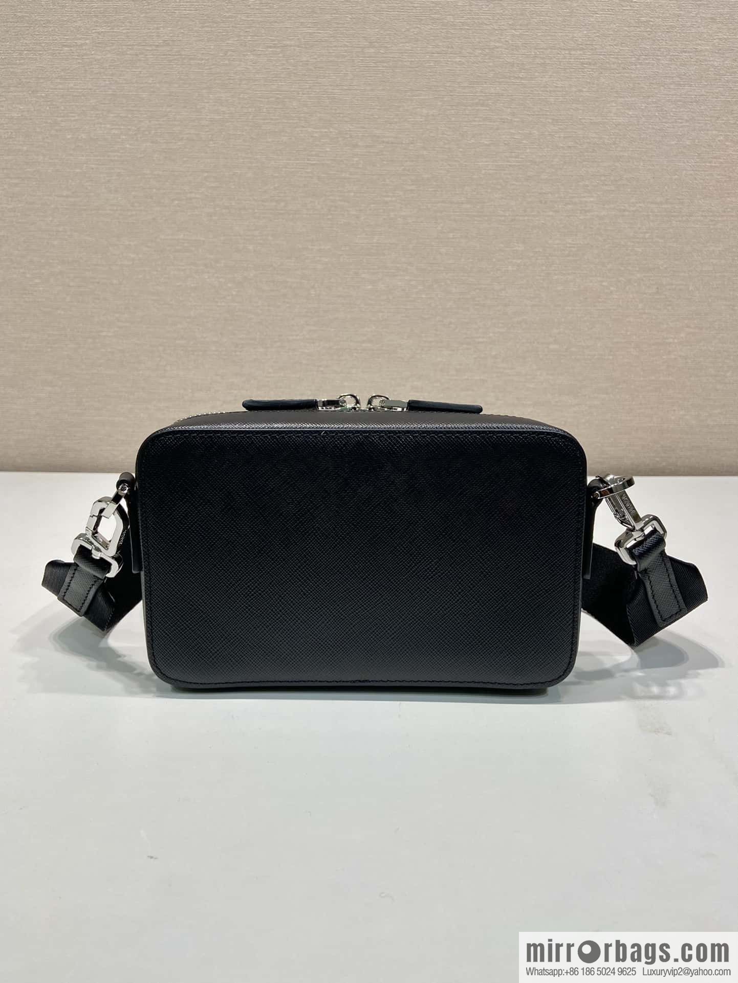 PRADA 🎉 new mailman bag 🎉 2VH173 cross pattern