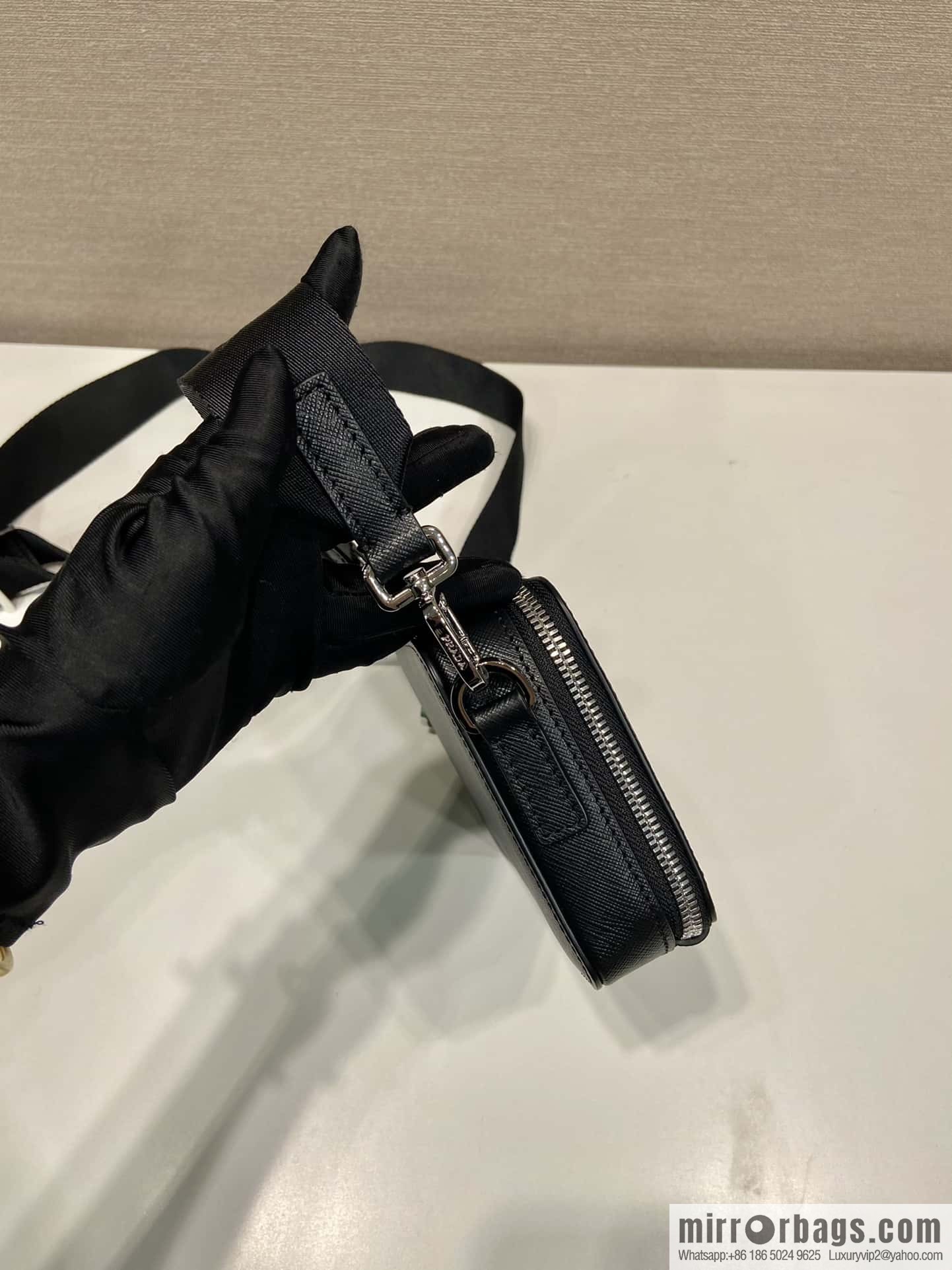 PRADA 🎉 new mailman bag 🎉 2VH173 cross pattern