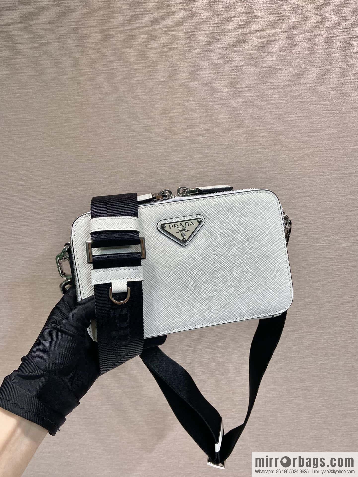 PRADA 🎉 new mailman bag 🎉 2VH173 cross pattern, white