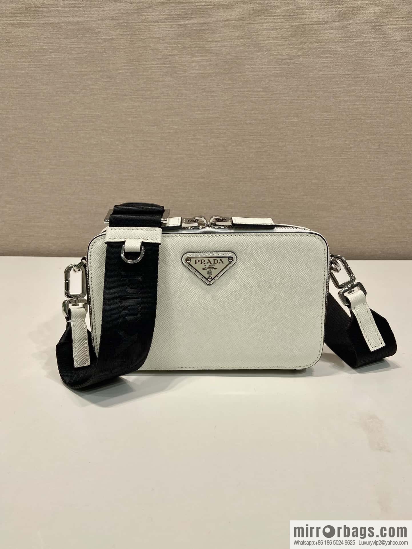 PRADA 🎉 new mailman bag 🎉 2VH173 cross pattern, white