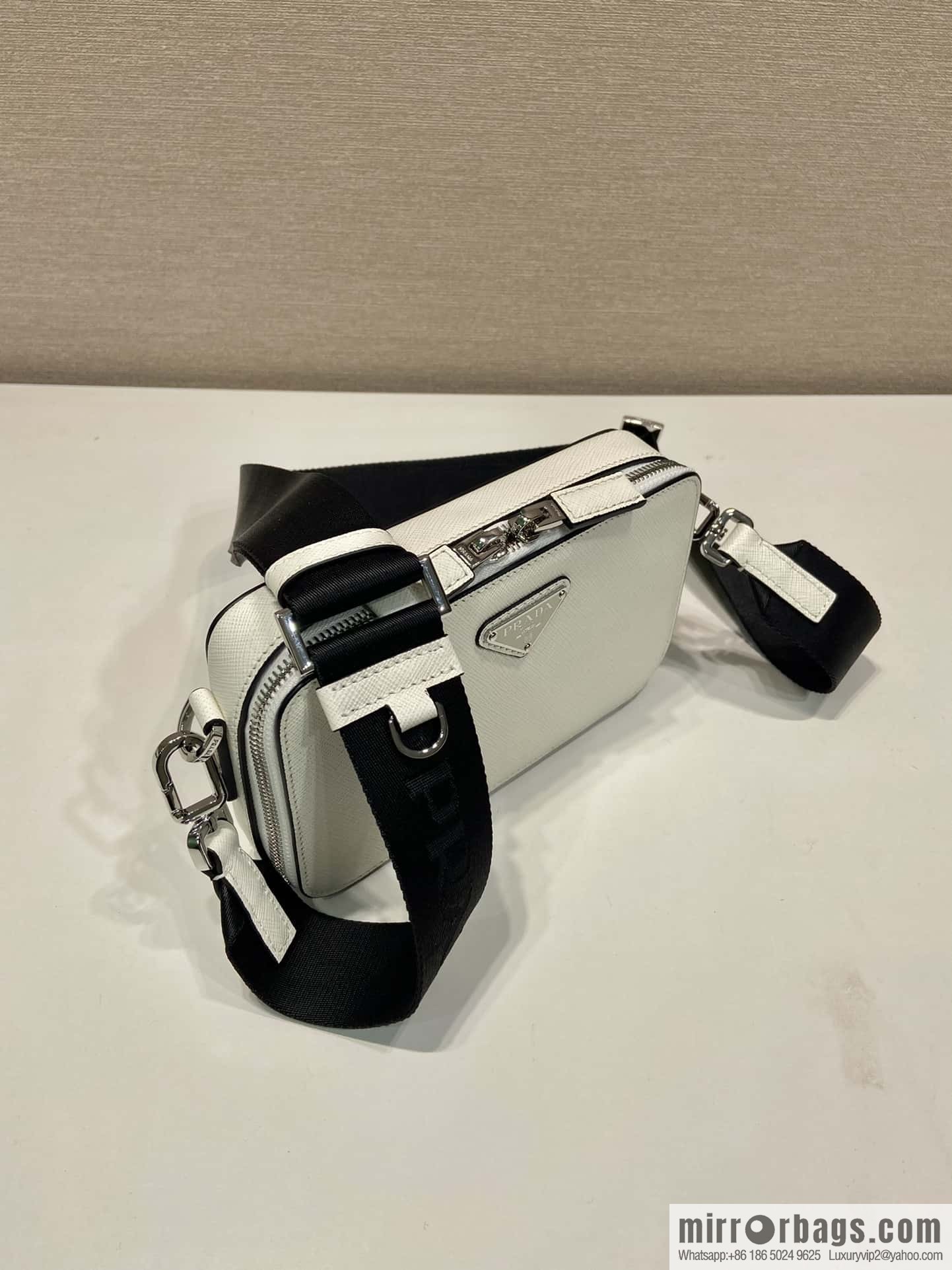 PRADA 🎉 new mailman bag 🎉 2VH173 cross pattern, white