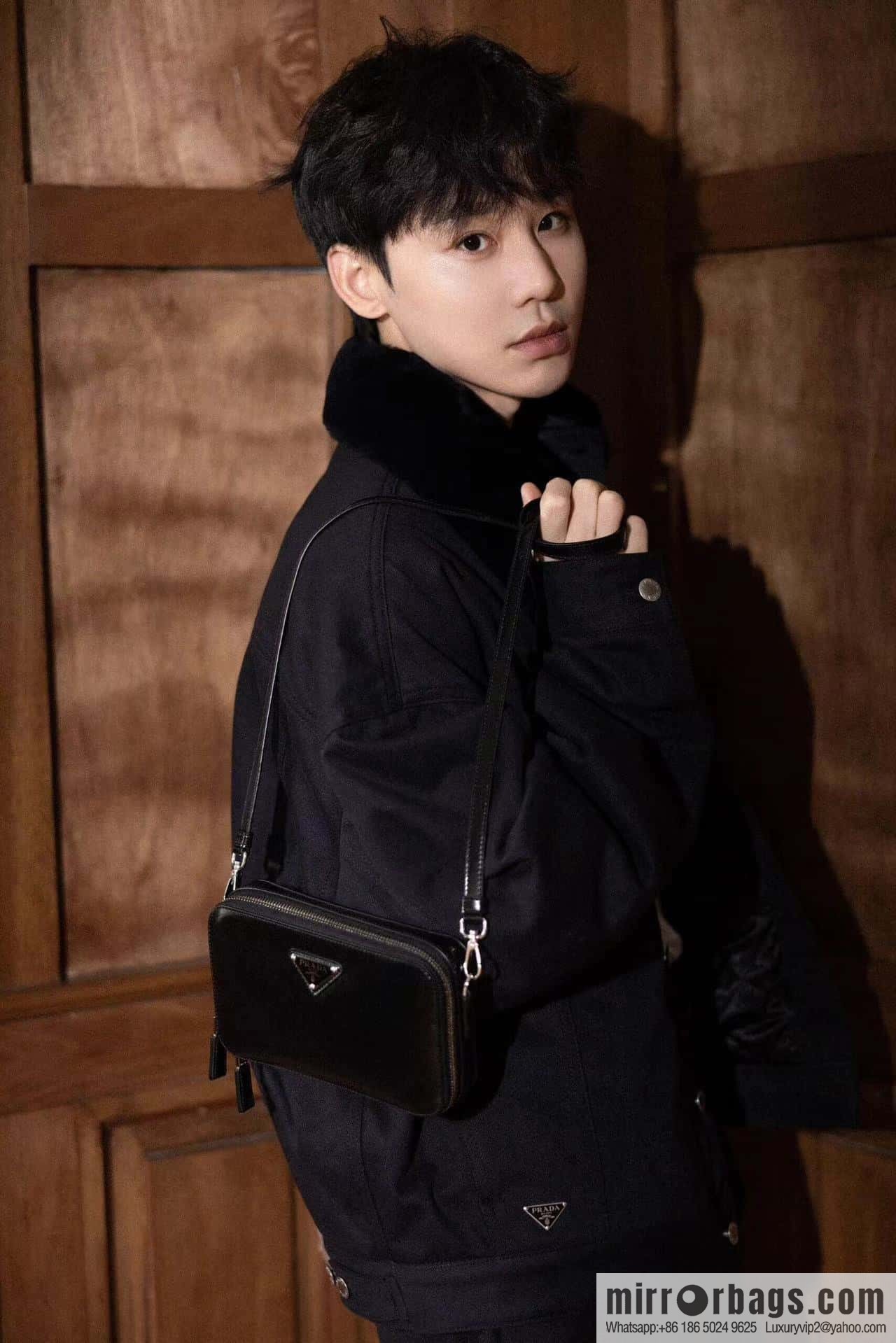 PRADA 🎉 new mailman bag 🎉 2VH173 glossy black