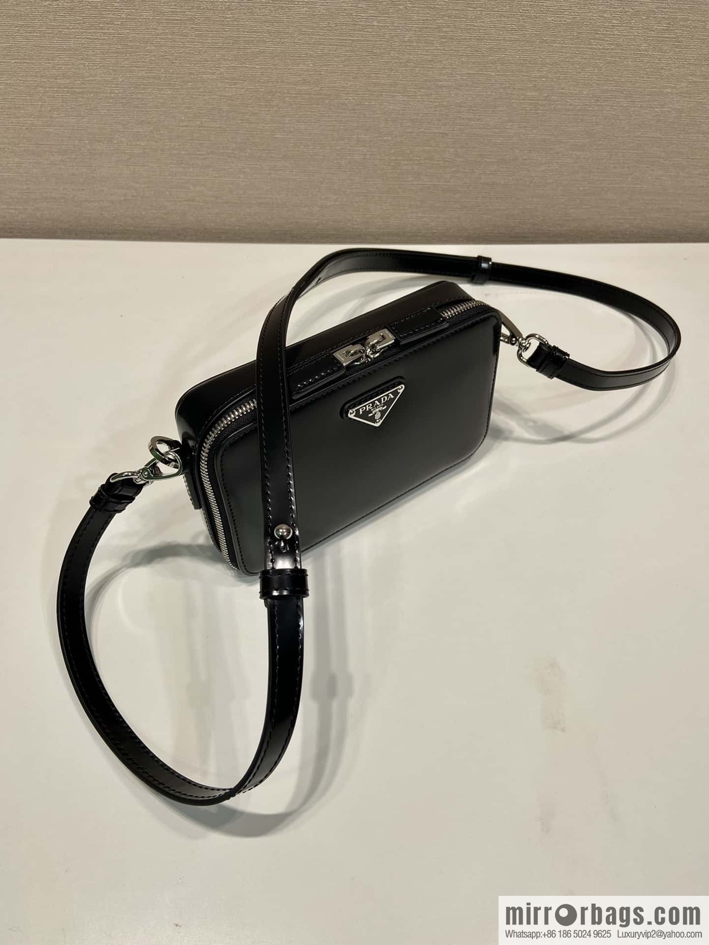 PRADA 🎉 new mailman bag 🎉 2VH173 glossy black