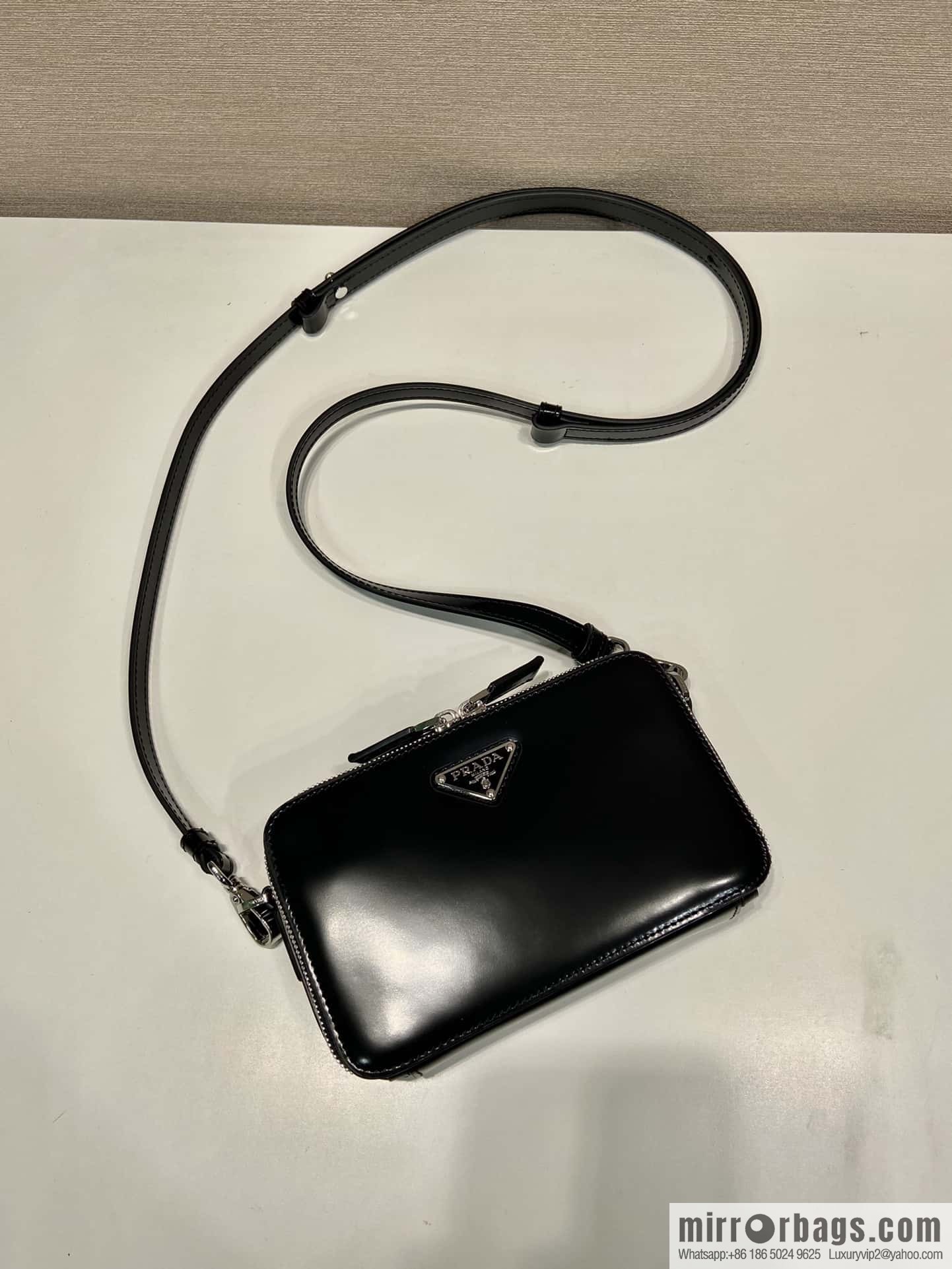 PRADA 🎉 new mailman bag 🎉 2VH173 glossy black