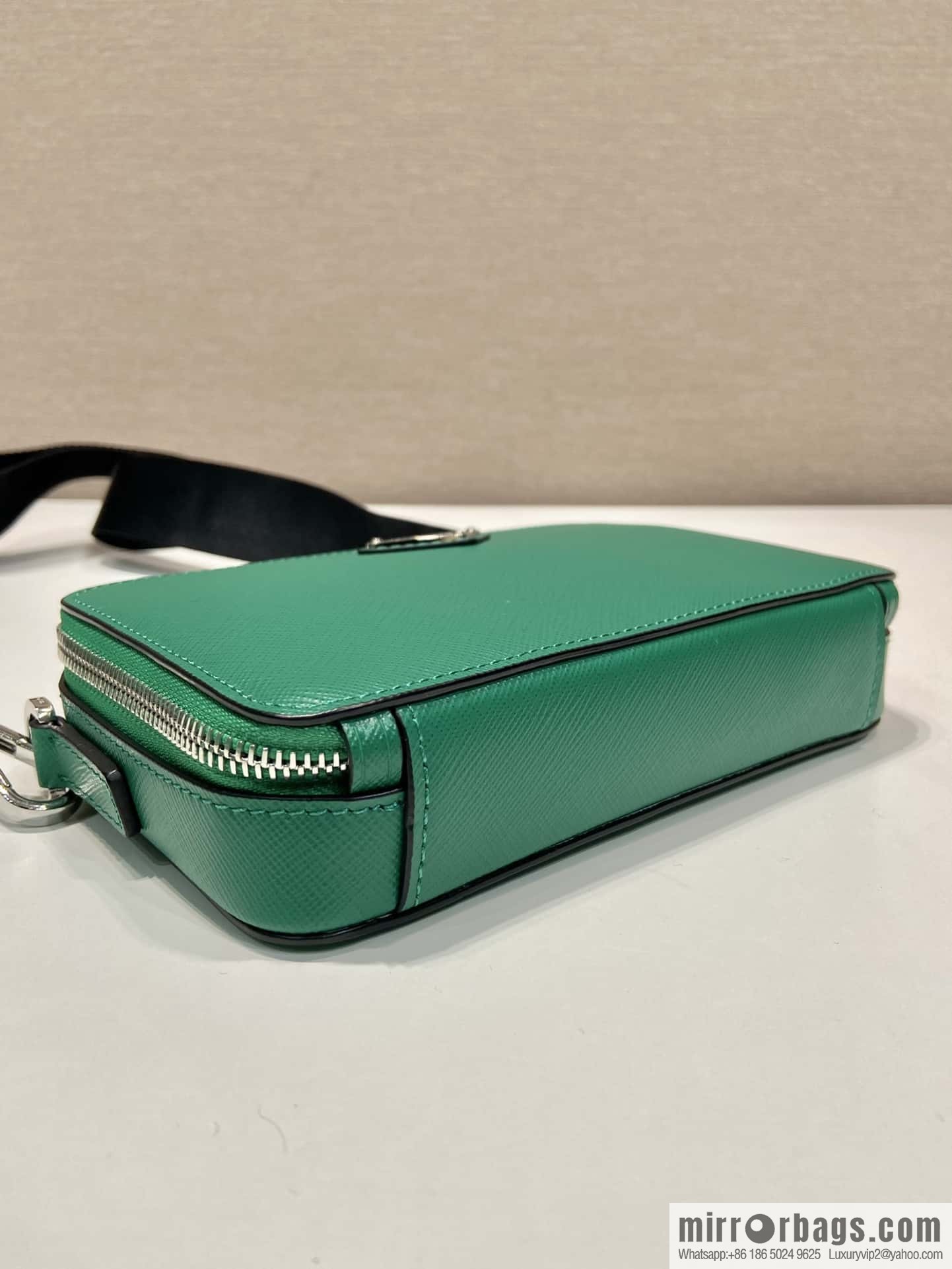 PRADA 🎉 new mailman bag 🎉 2VH173 cross pattern new color