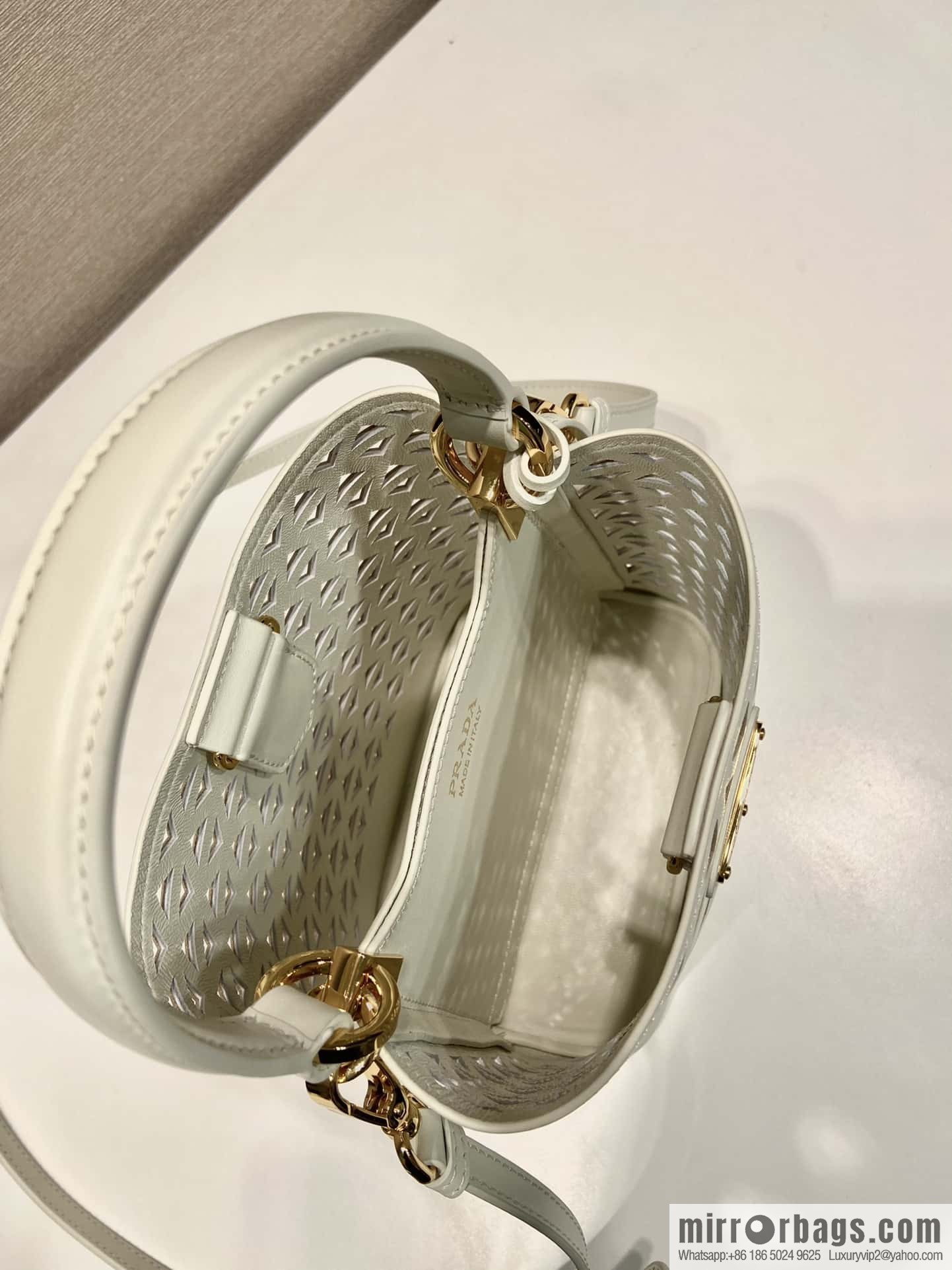 PRADA 🎉 cut-out bucket bag 🎉 1BA217 cut-out white
