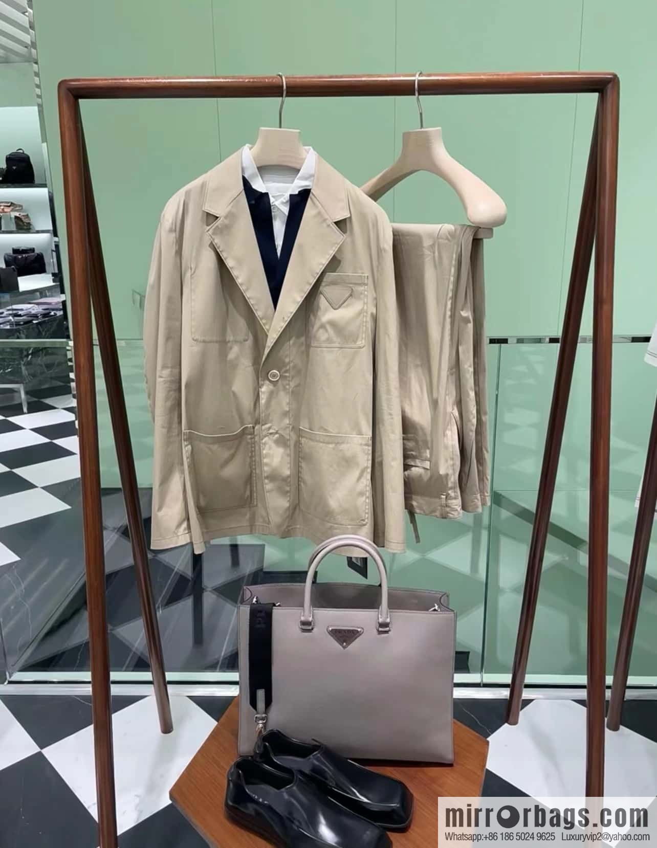 PRADA 🎉 new briefcase 🎉🎉 2VG101 new color
